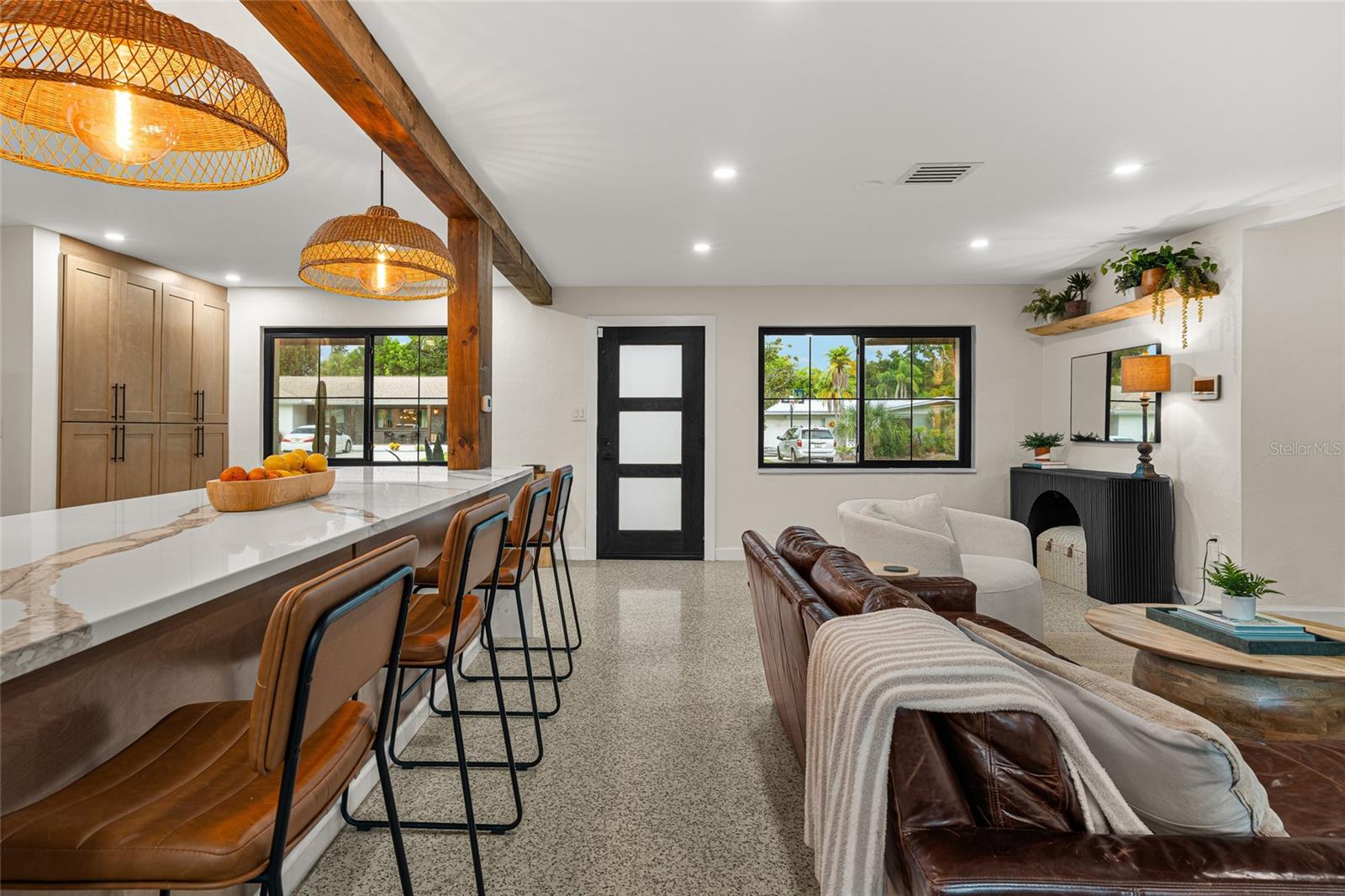 2410 VALENCIA DR — photo 11