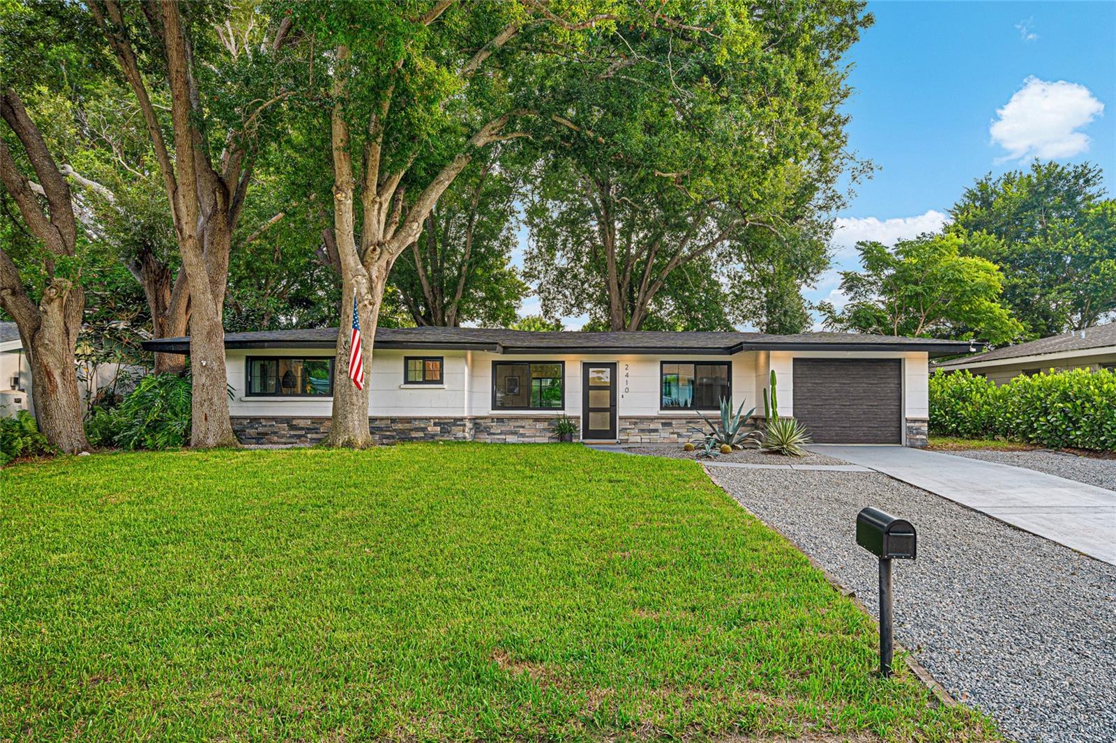 2410 VALENCIA DR — photo 2