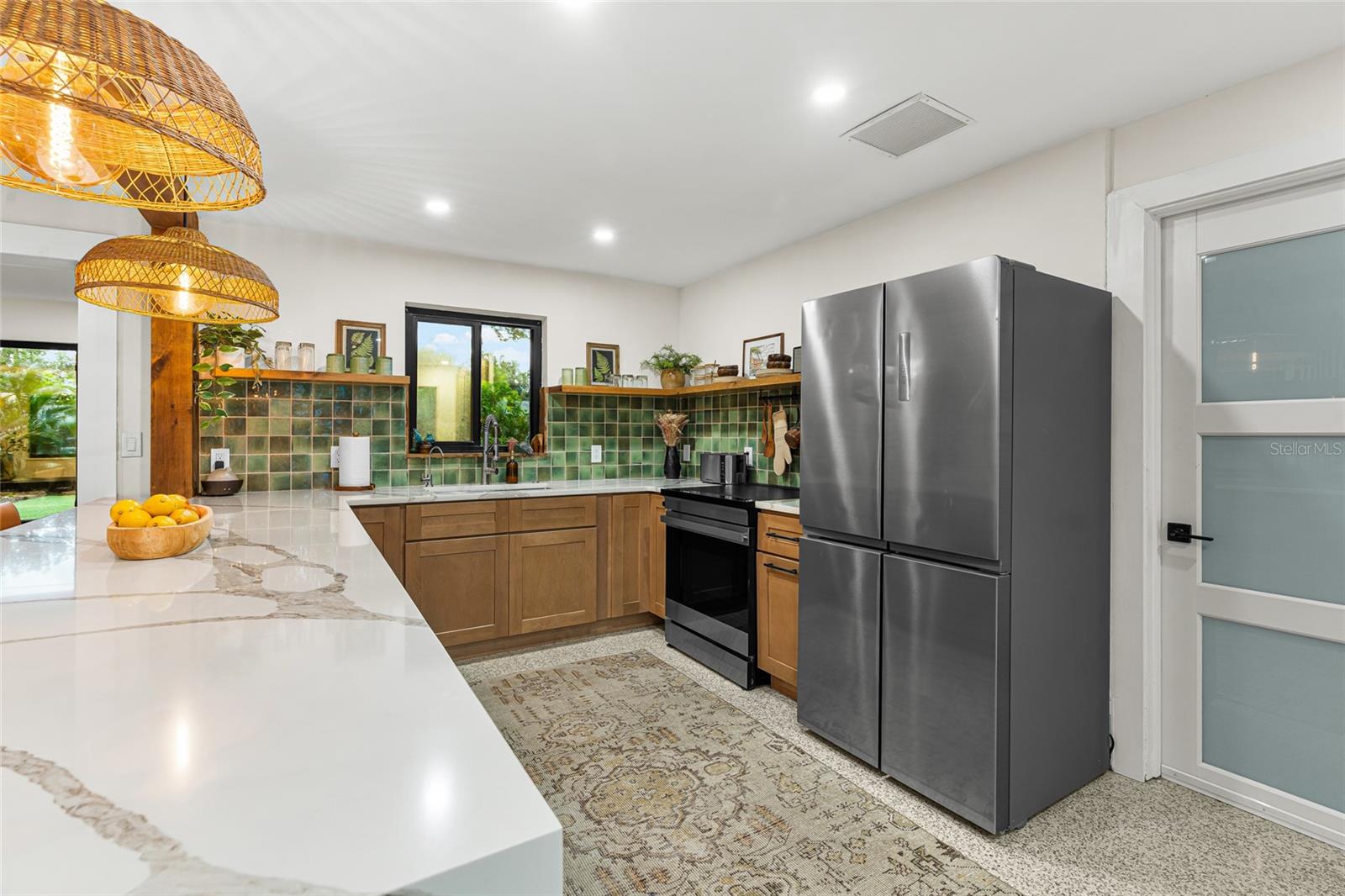 2410 VALENCIA DR — photo 8