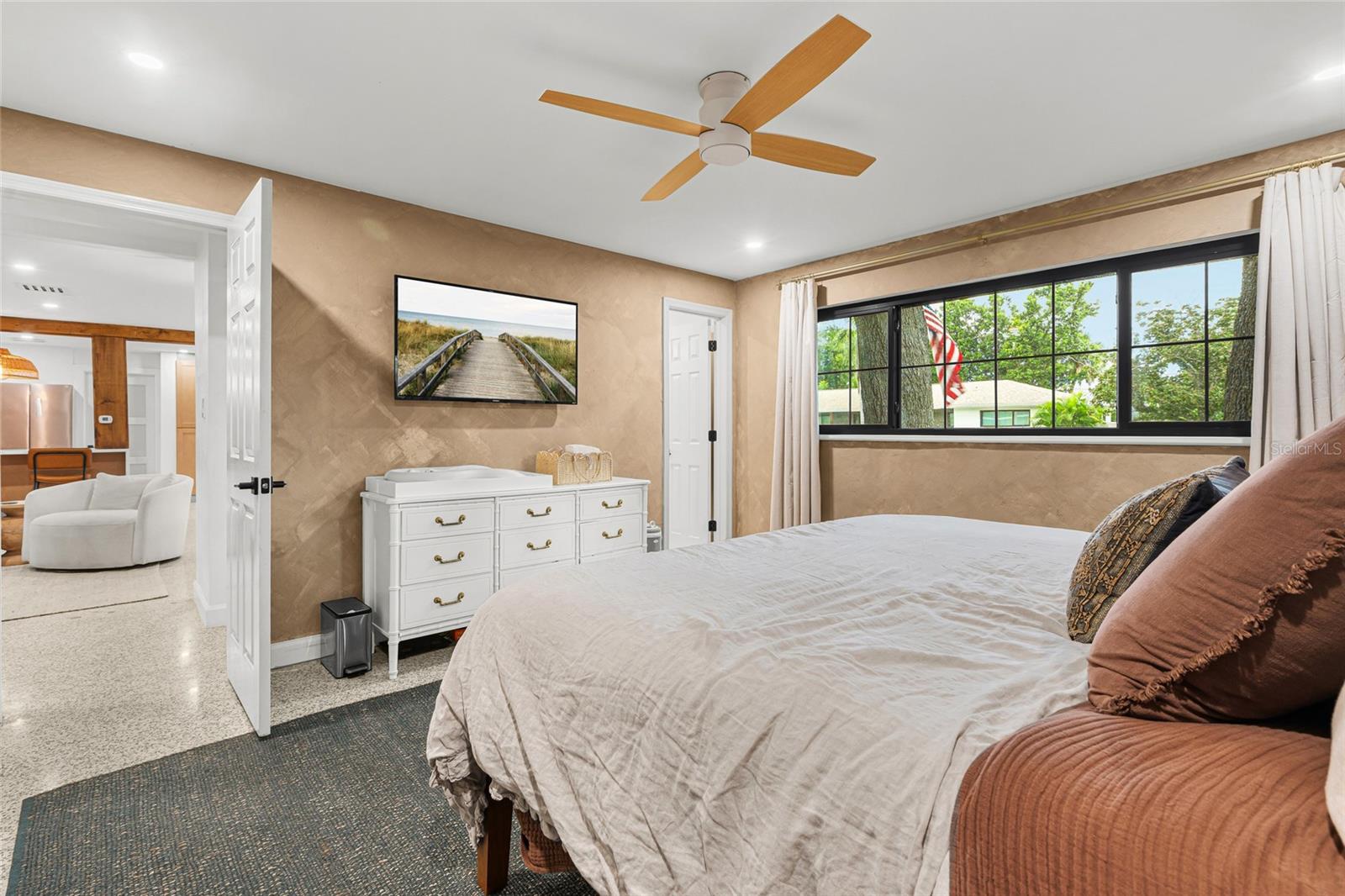 2410 VALENCIA DR — photo 21