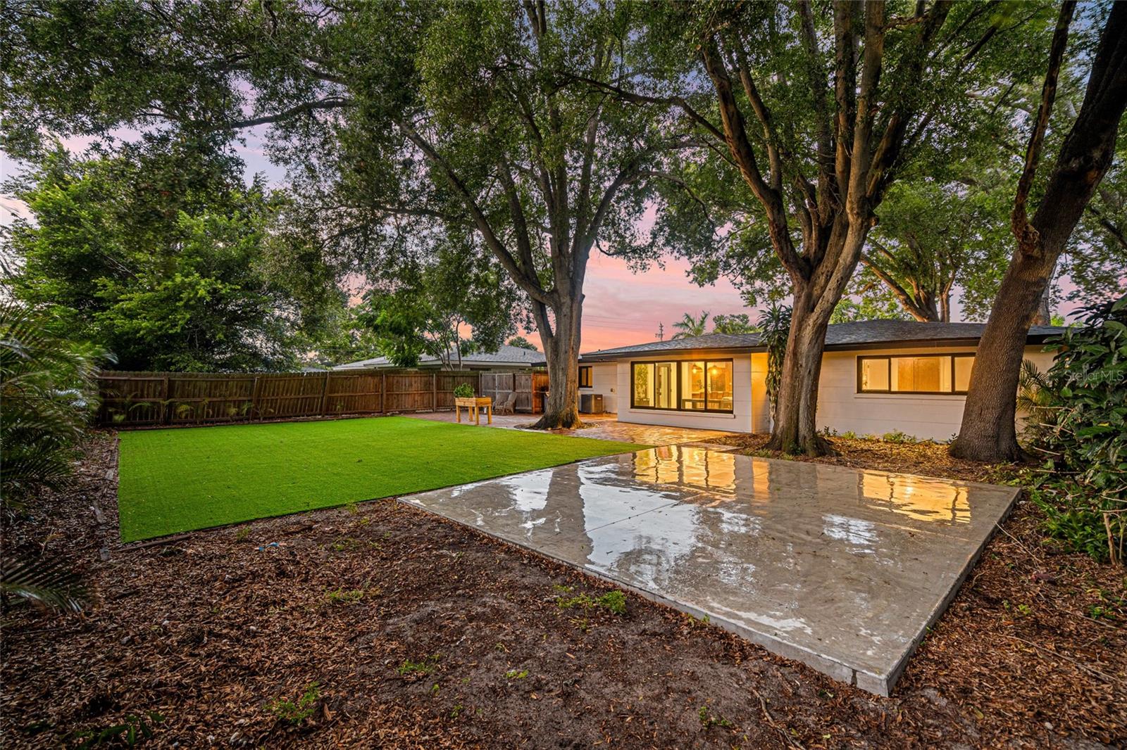 2410 VALENCIA DR — photo 27