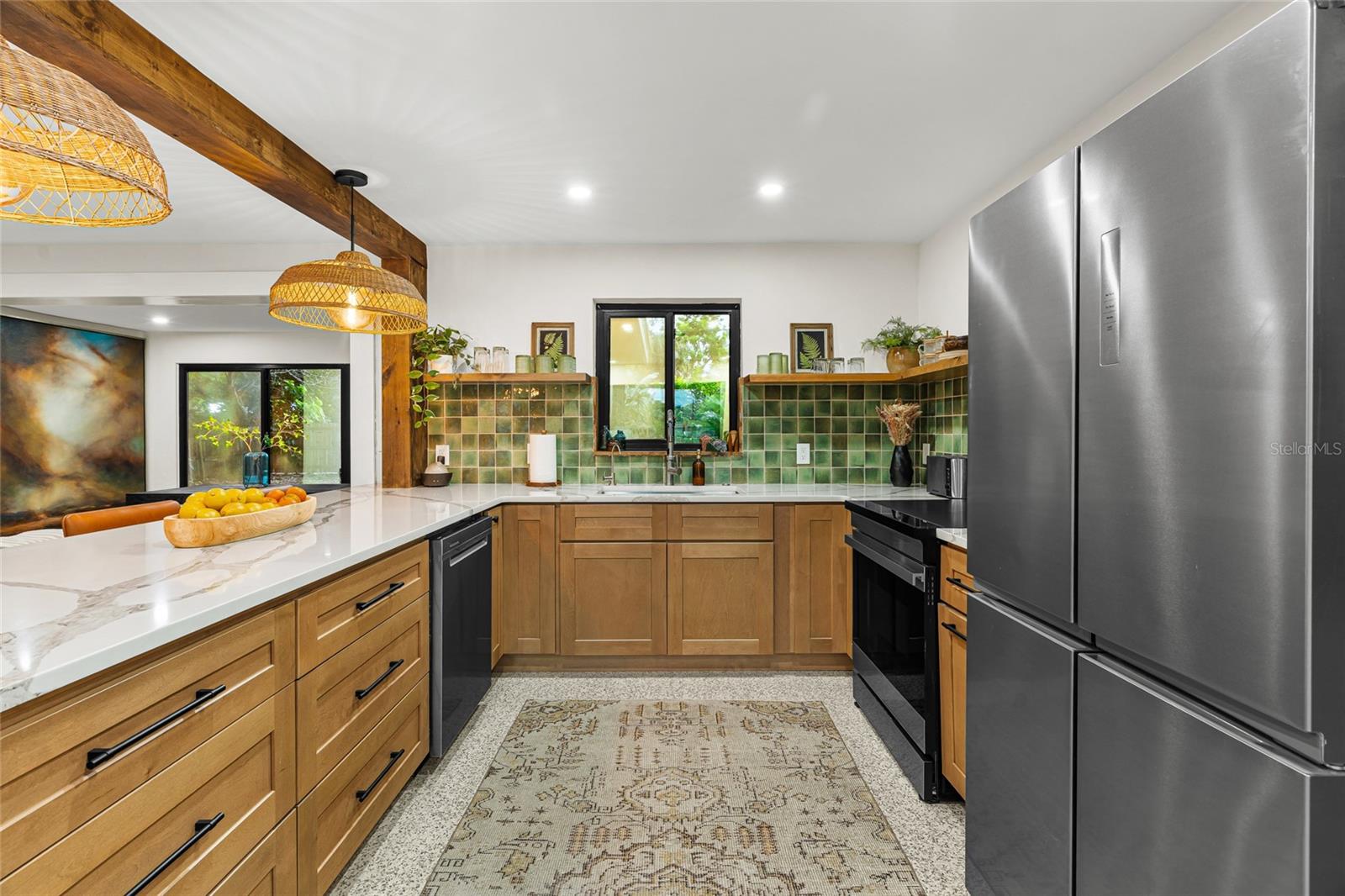 2410 VALENCIA DR — photo 9