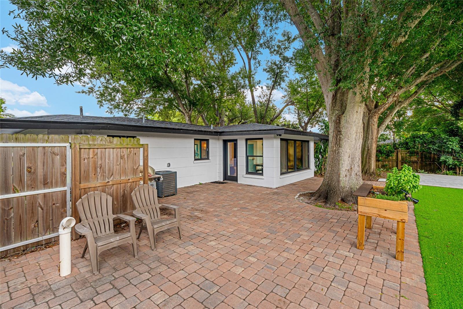 2410 VALENCIA DR — photo 23
