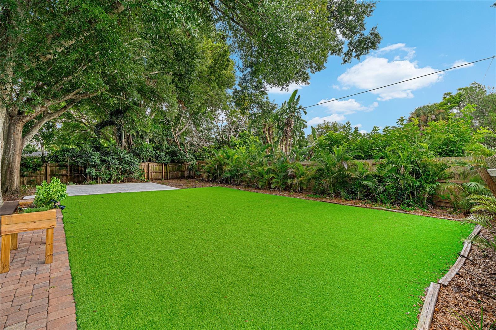 2410 VALENCIA DR — photo 24