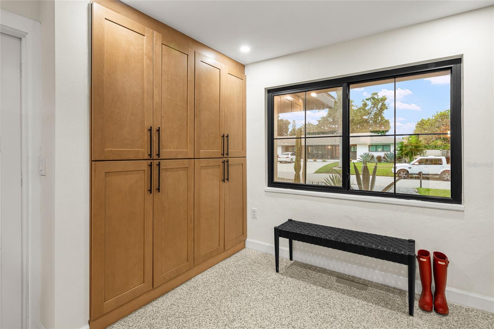 2410 VALENCIA DR — photo 12