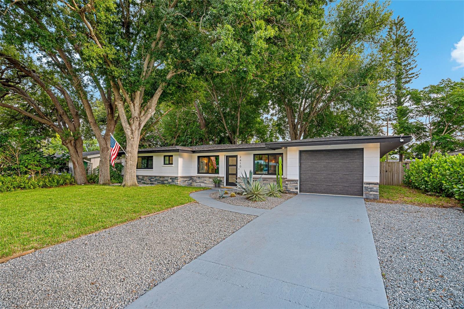 2410 VALENCIA DR — photo 30