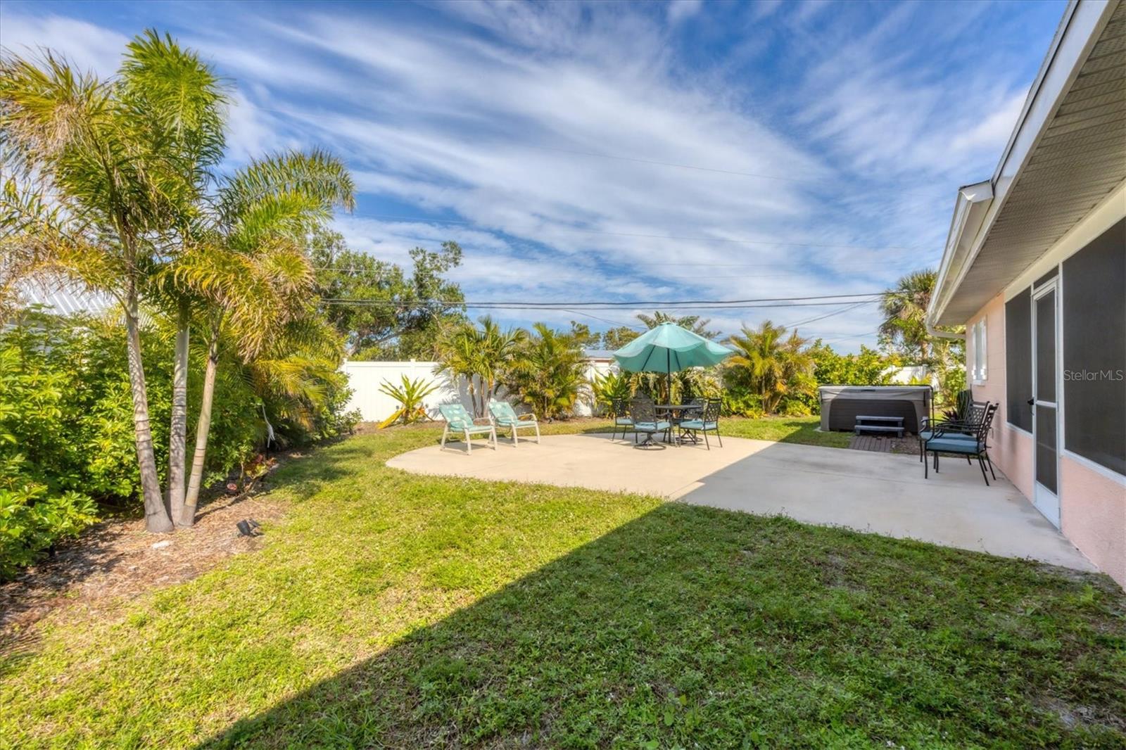 114 LEE CIR — photo 31