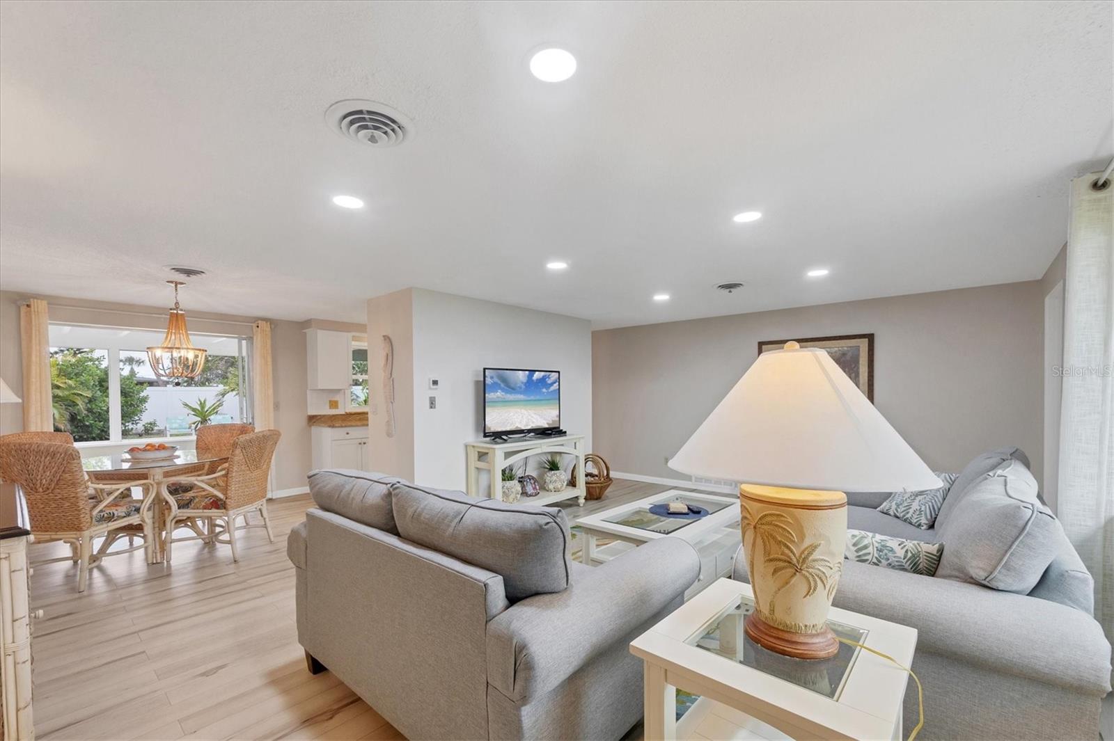 114 LEE CIR — photo 11