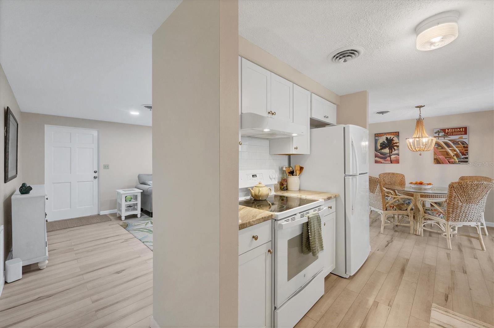 114 LEE CIR — photo 13