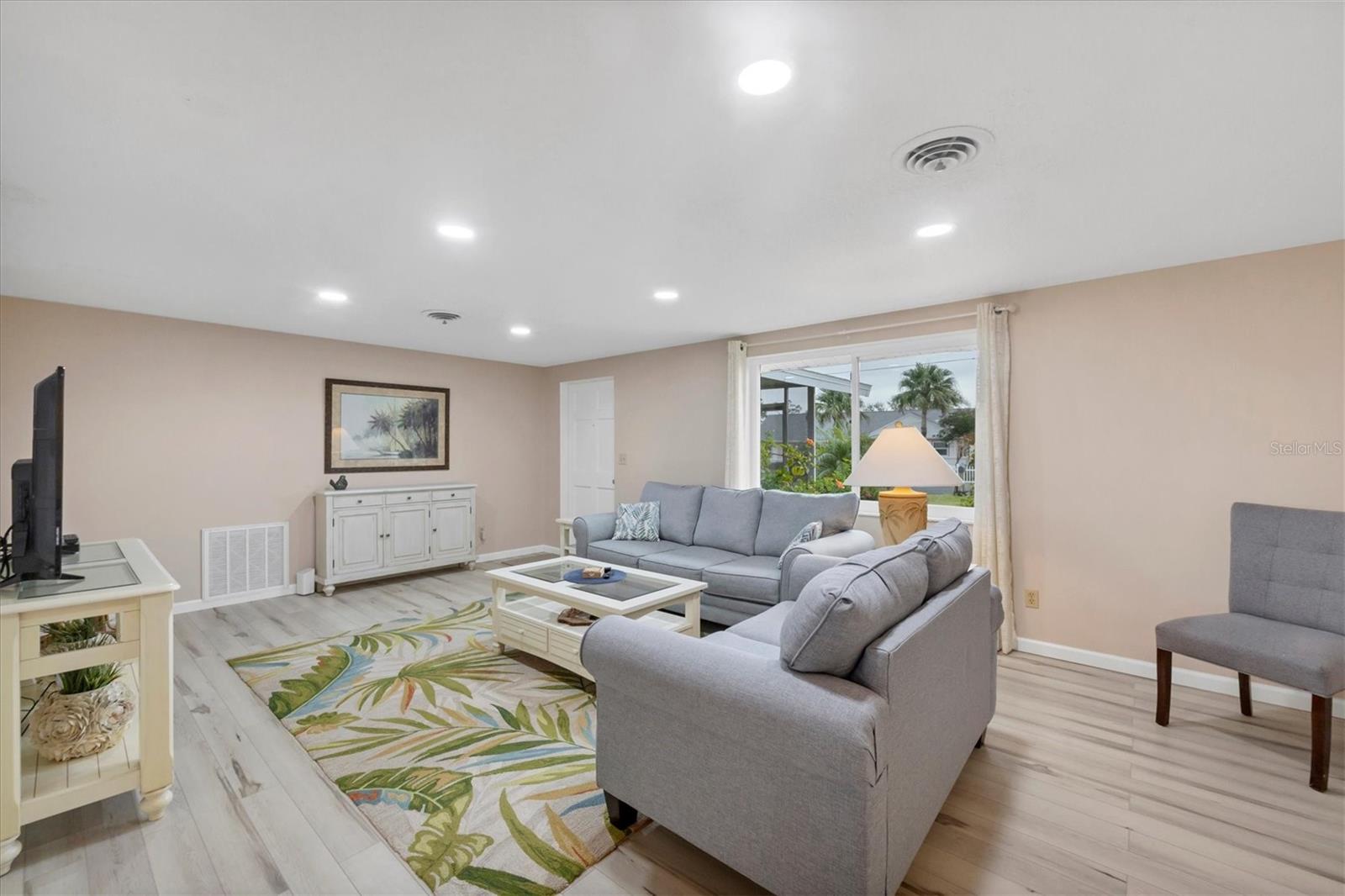 114 LEE CIR — photo 10