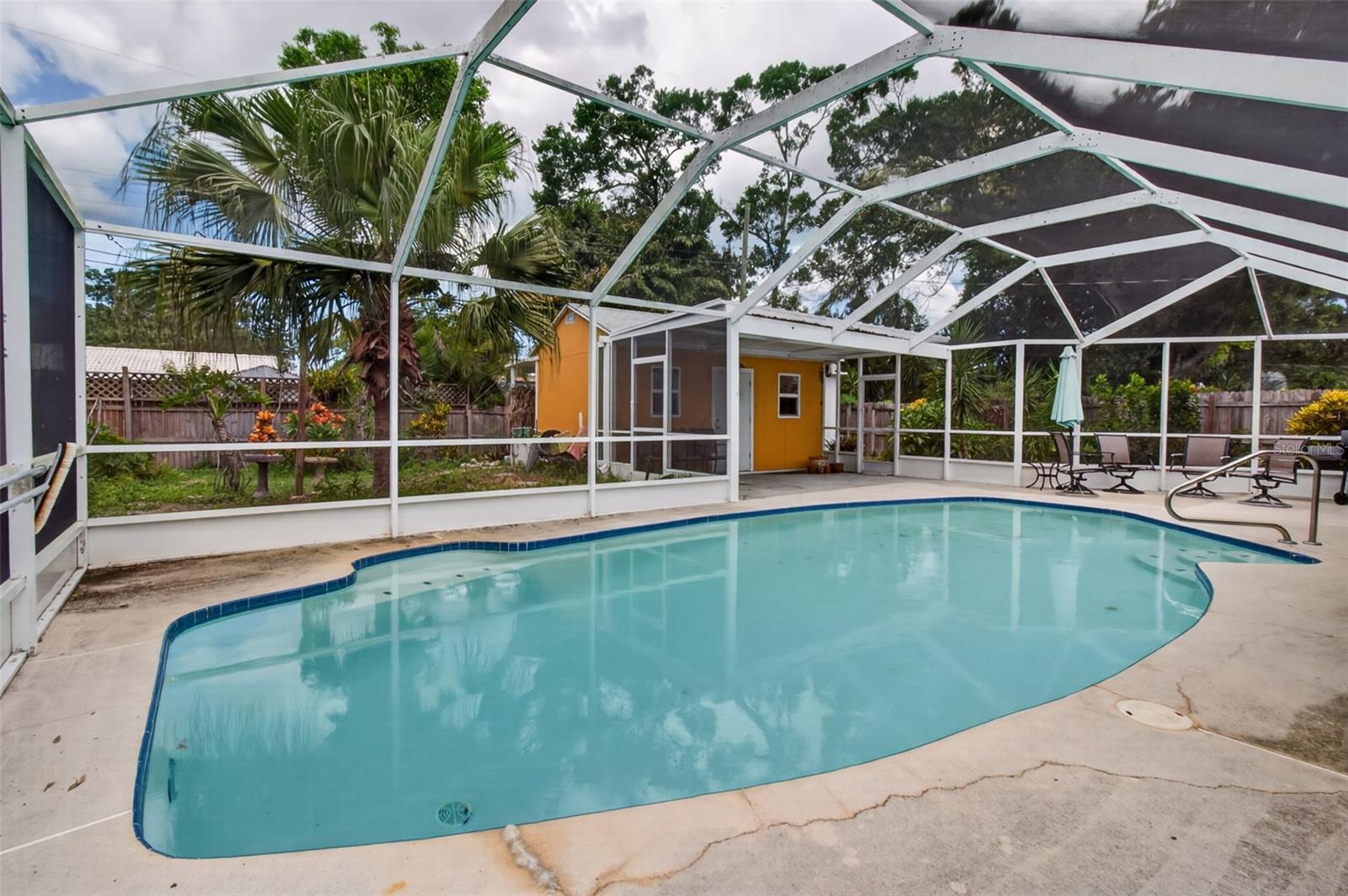 11420 OVAL DR W — photo 2