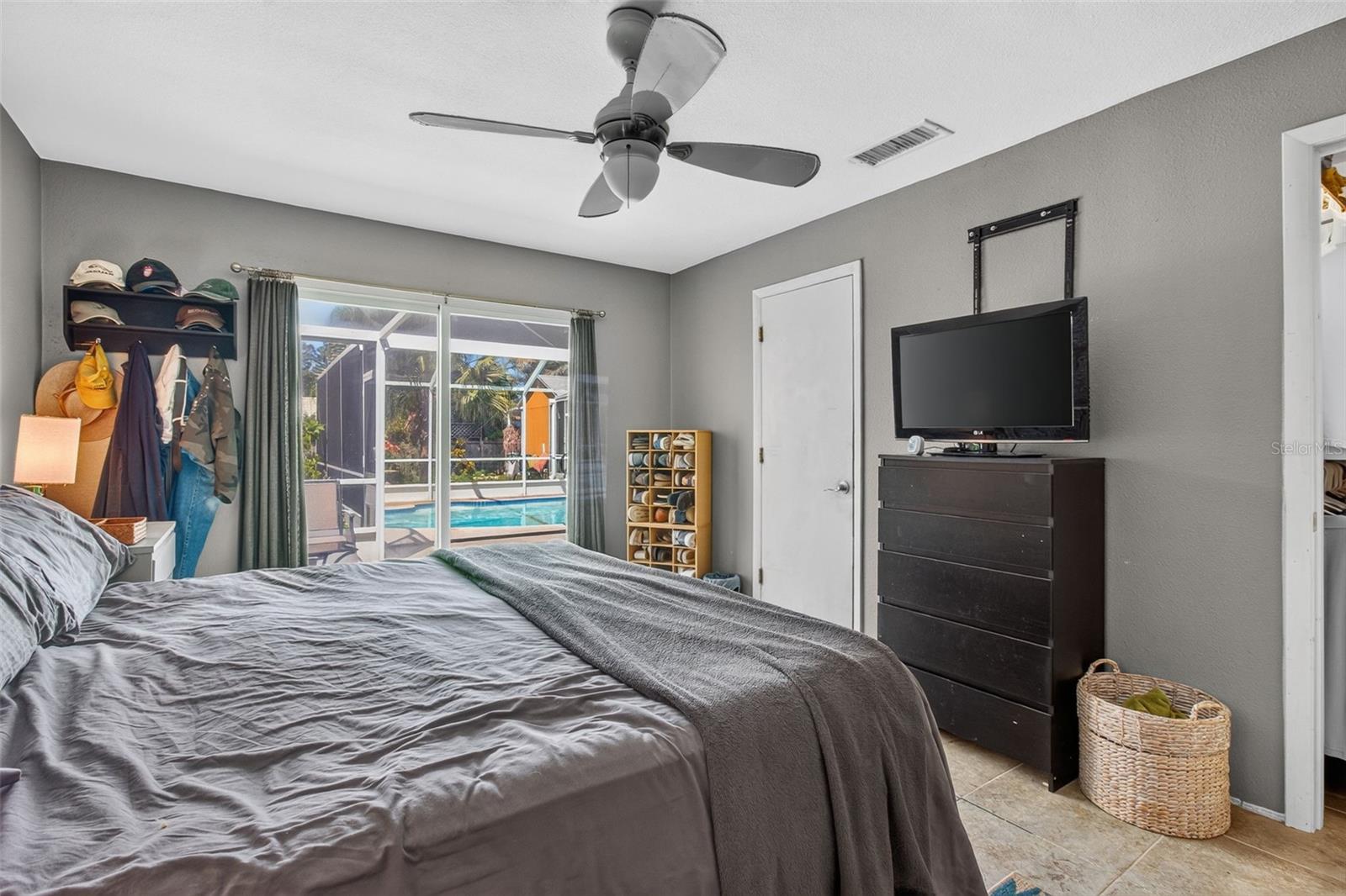 11420 OVAL DR W — photo 17