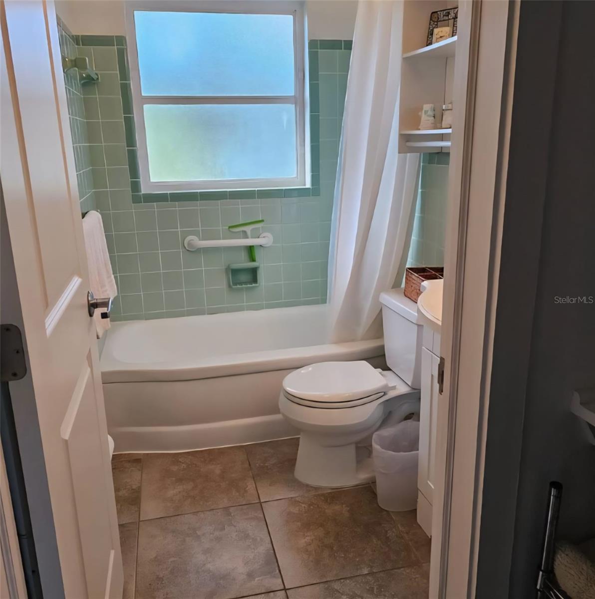 11598 OVAL DR W — photo 11
