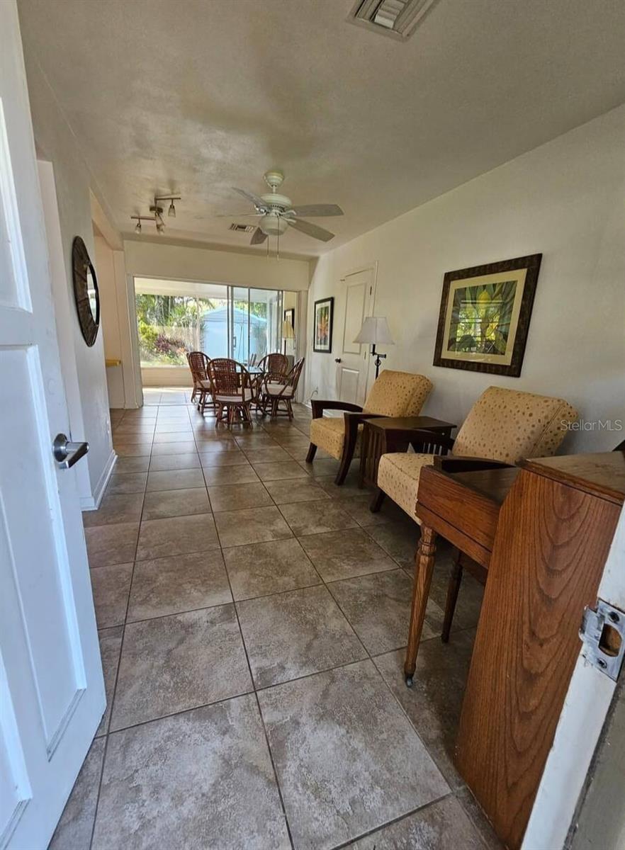 11598 OVAL DR W — photo 3