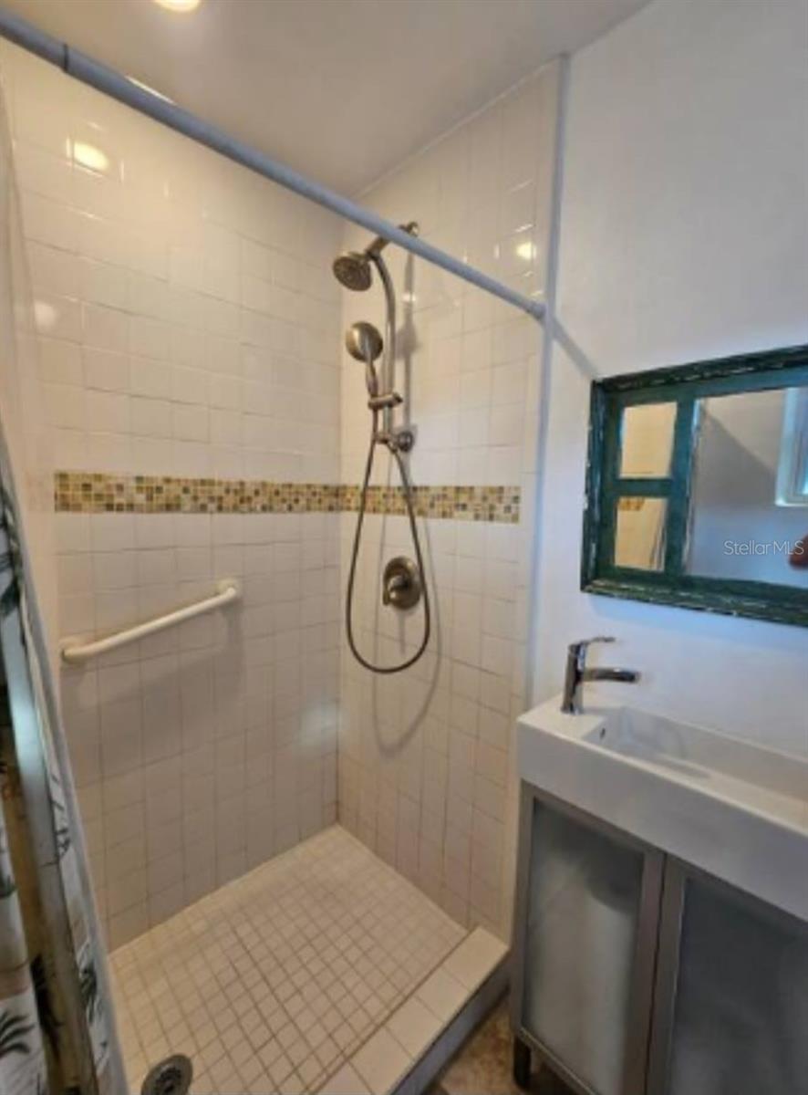 11598 OVAL DR W — photo 12