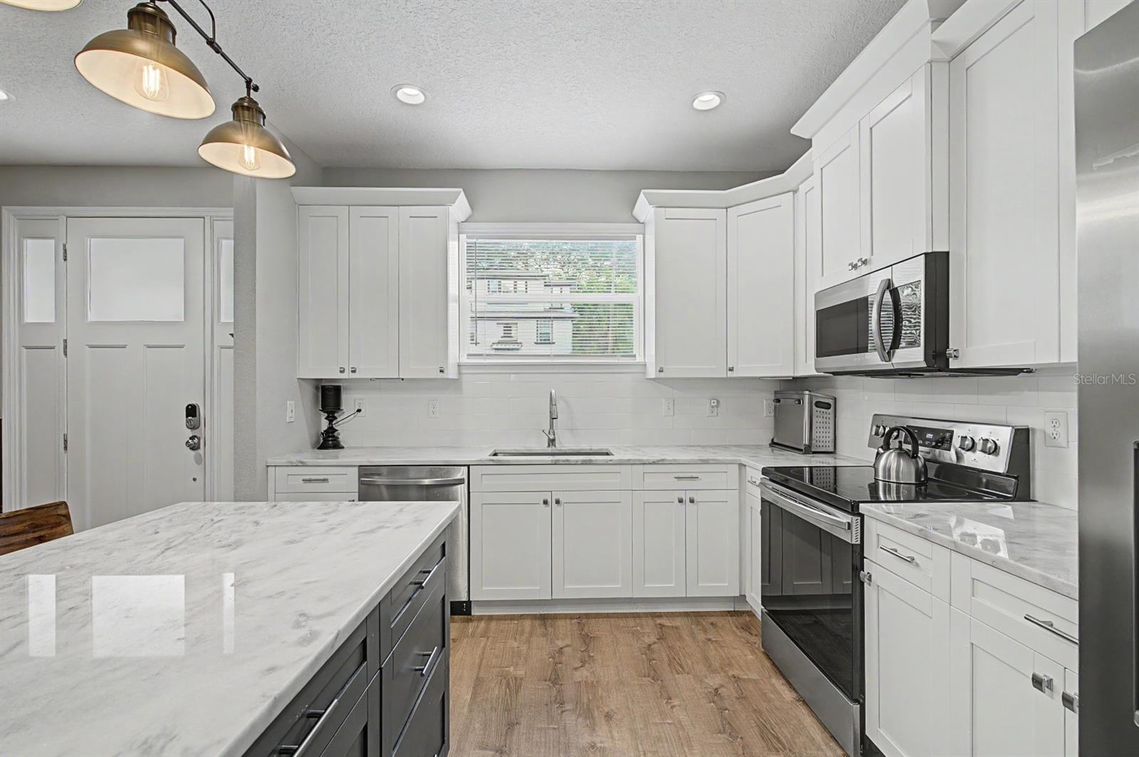 224 W EMILY ST — photo 20