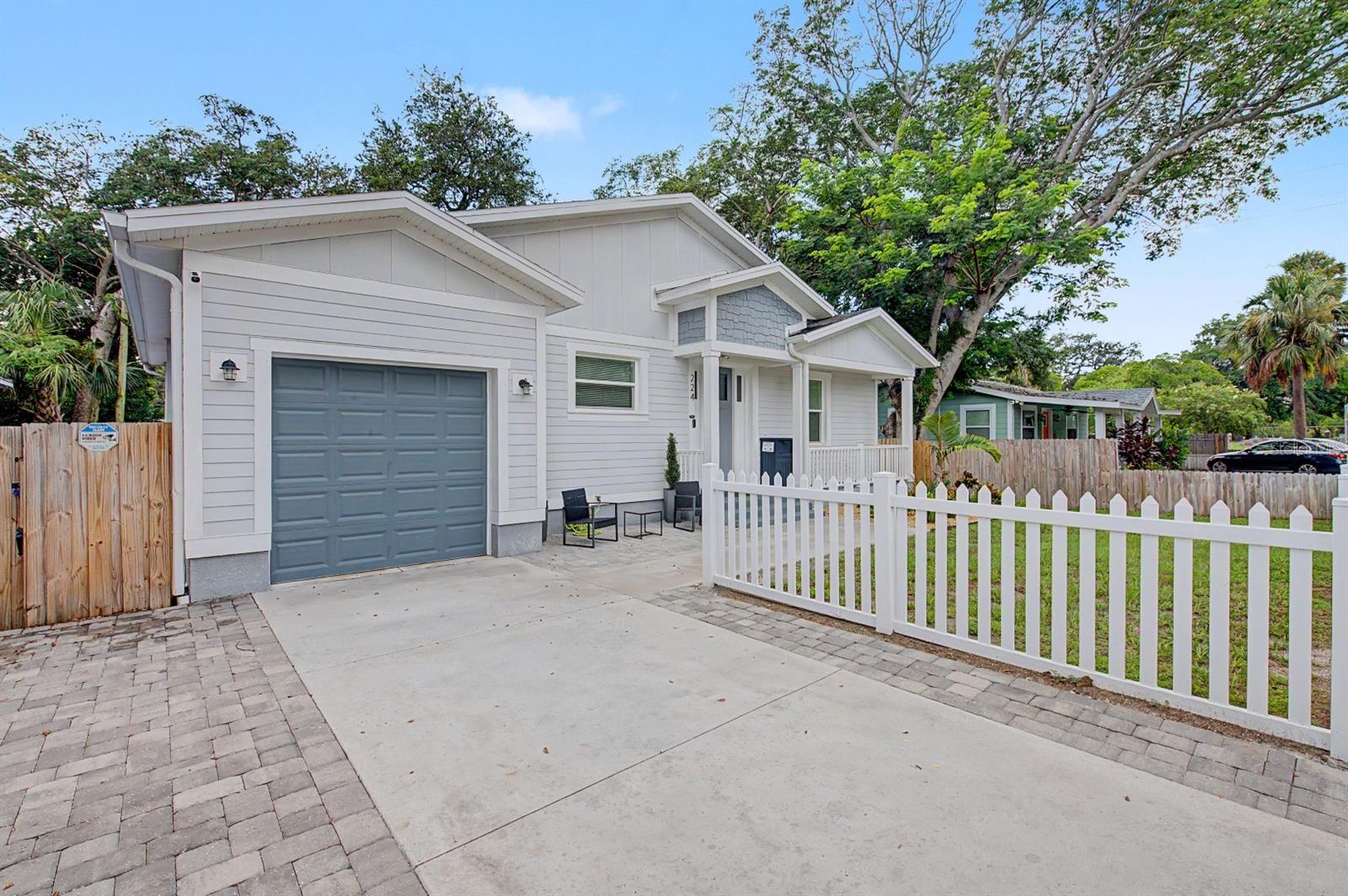 224 W EMILY ST — photo 3