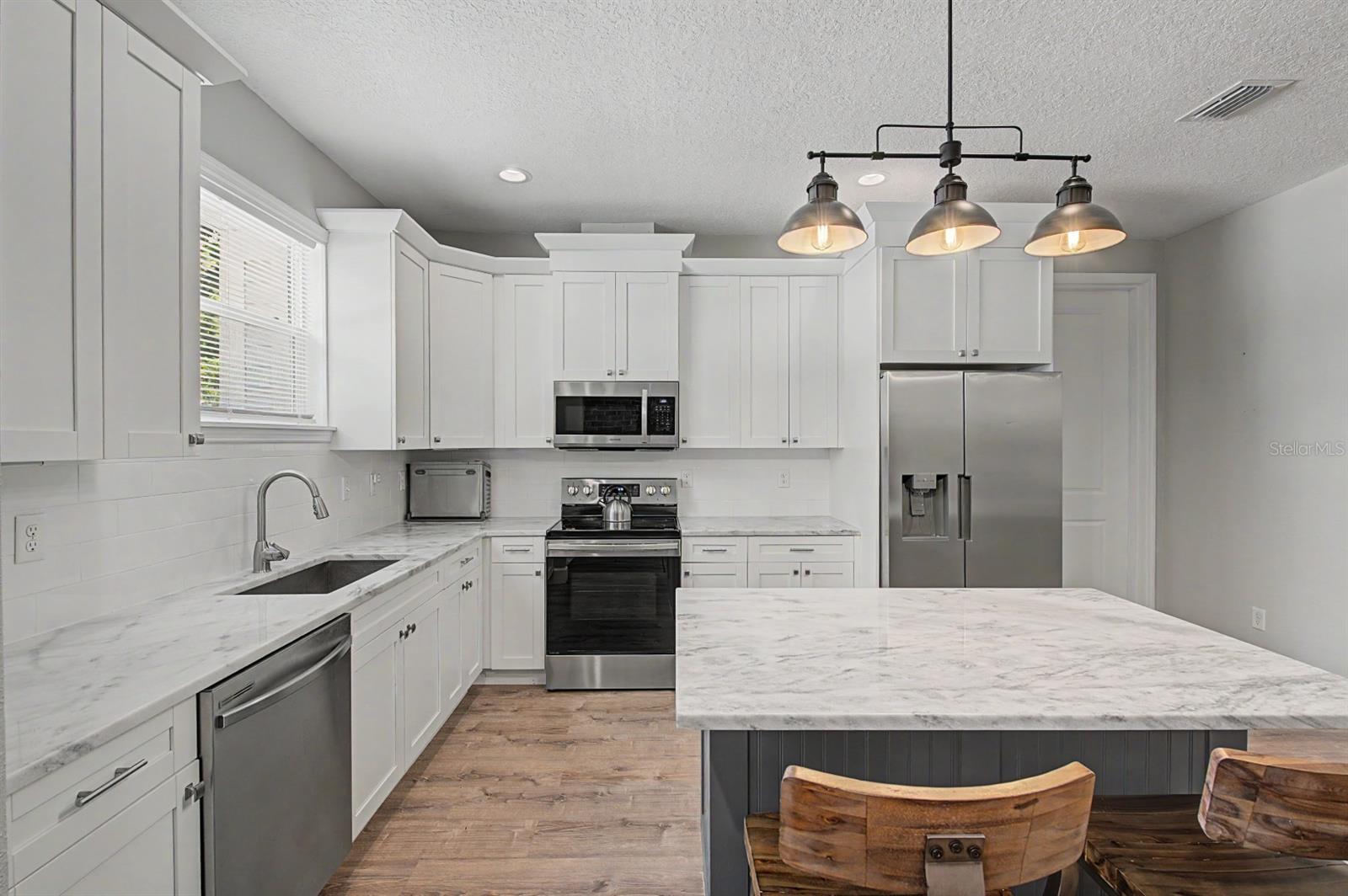 224 W EMILY ST — photo 14