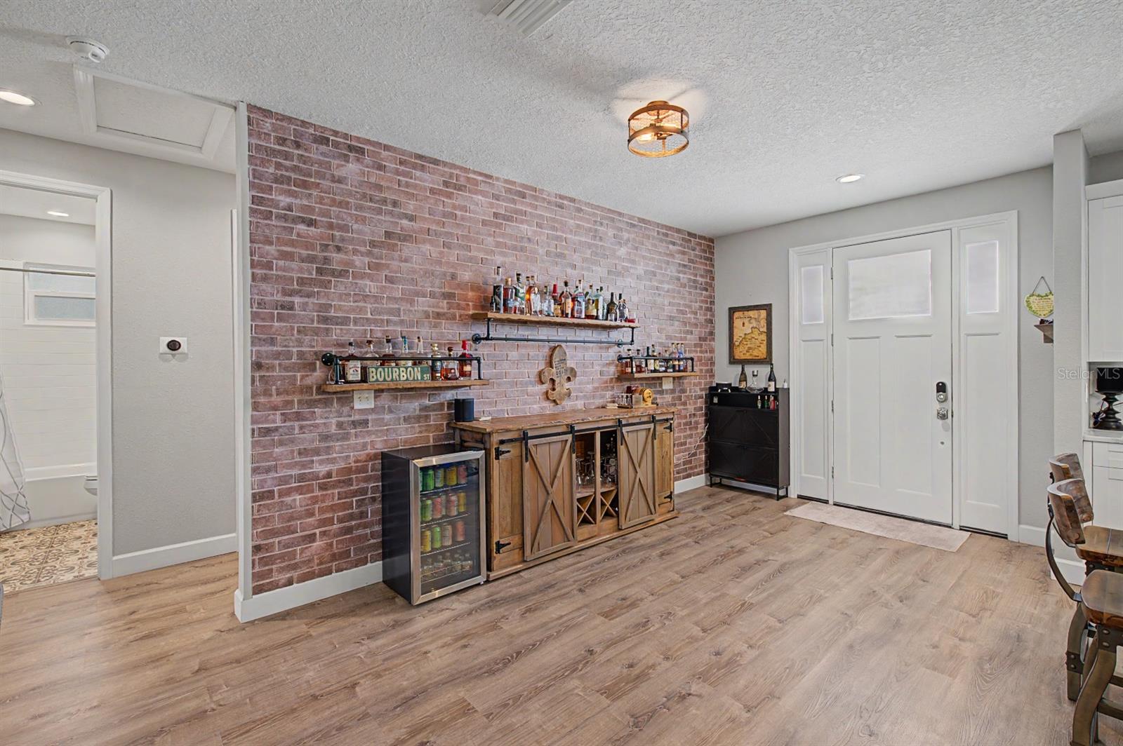 224 W EMILY ST — photo 6