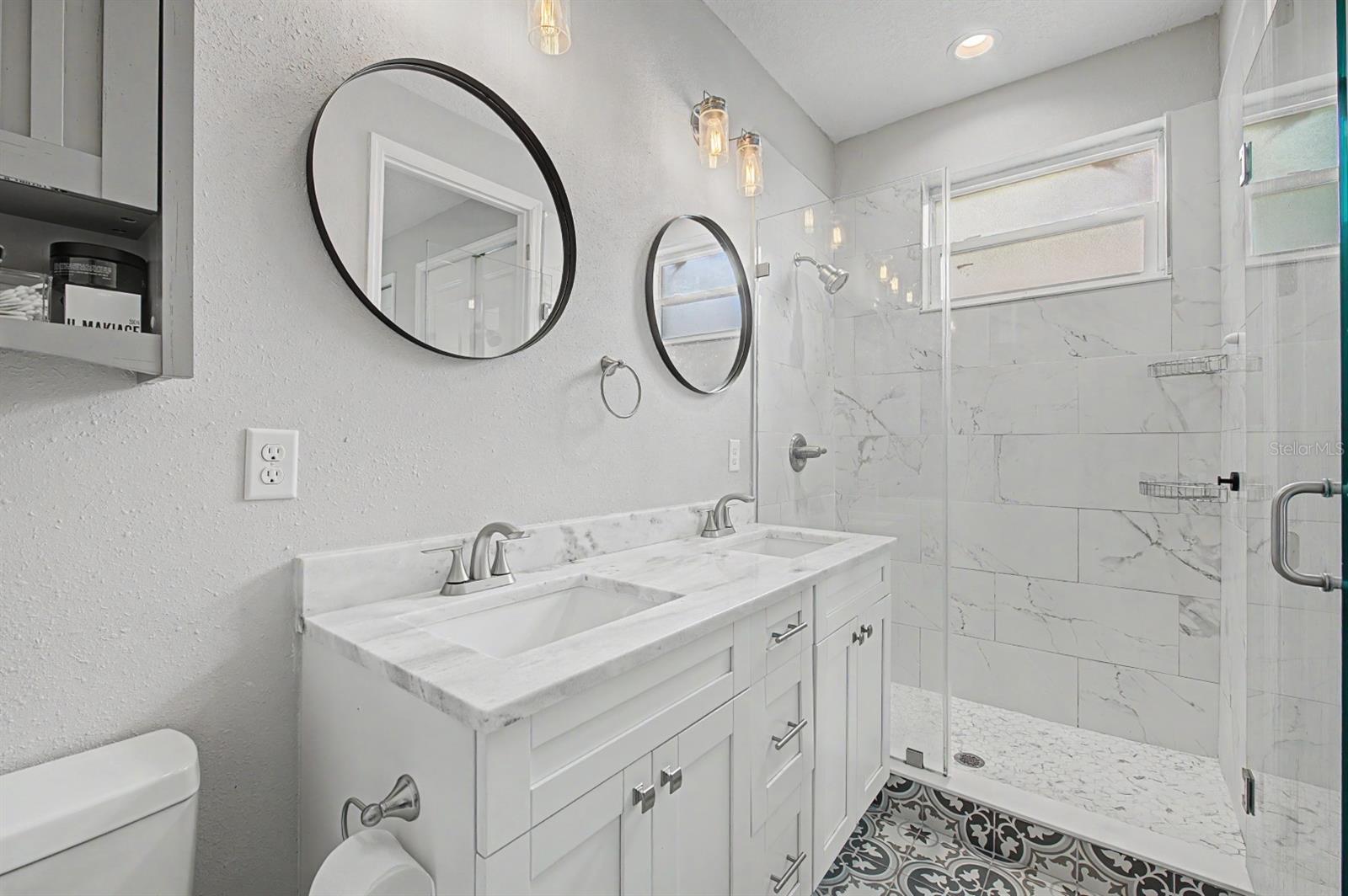 224 W EMILY ST — photo 26