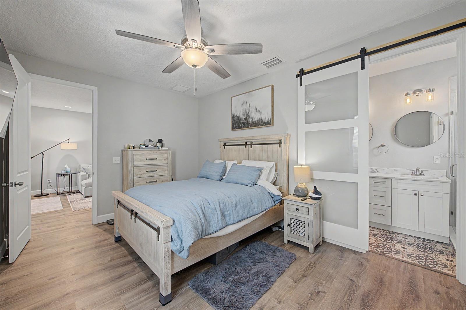 224 W EMILY ST — photo 23