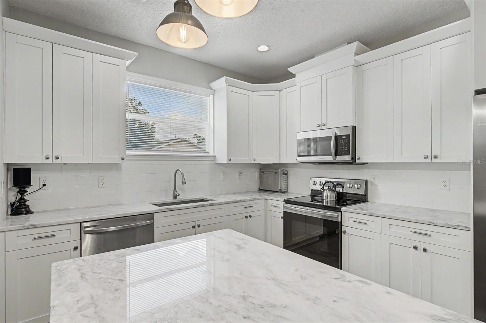 224 W EMILY ST — photo 18
