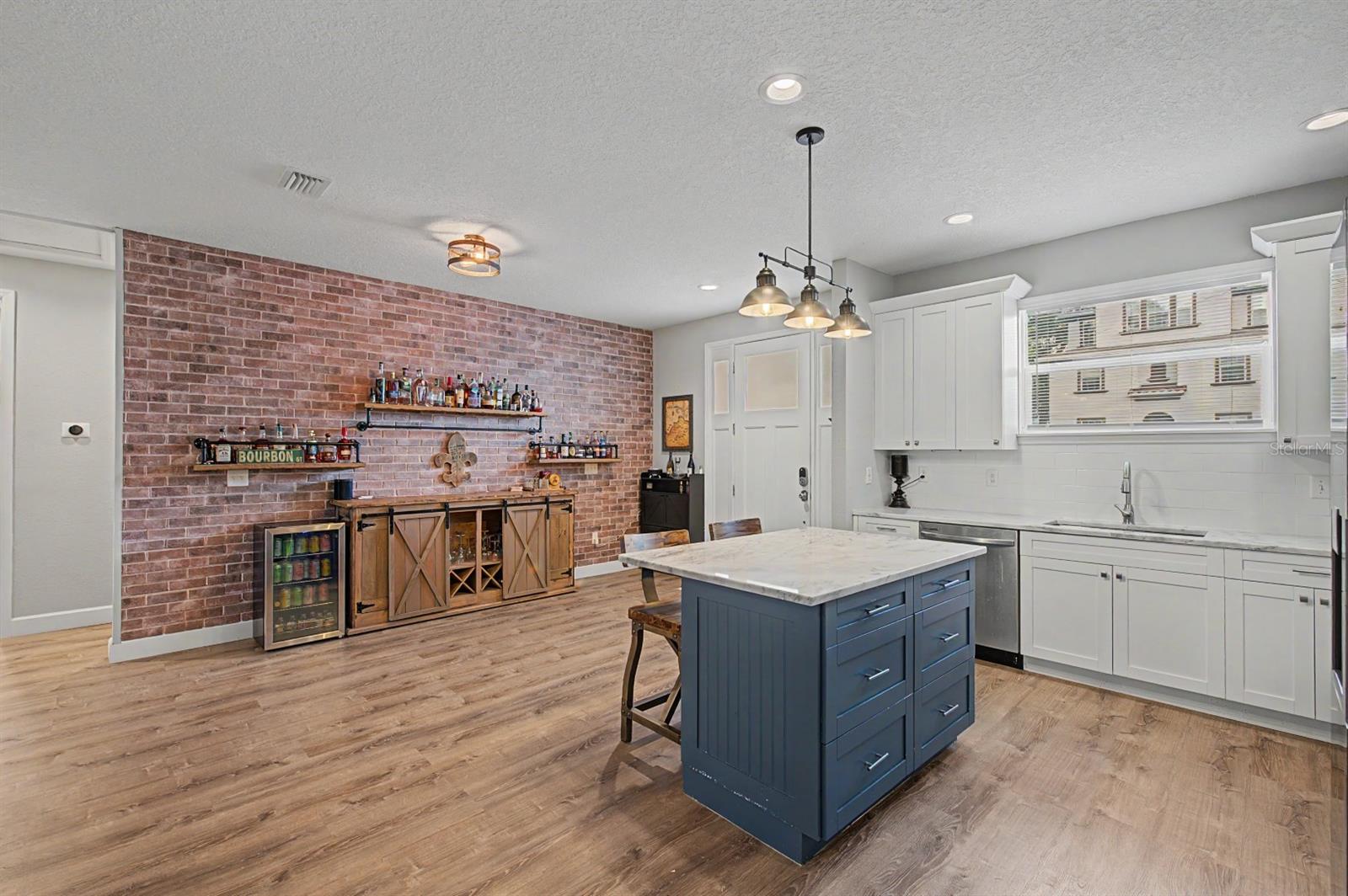224 W EMILY ST — photo 13