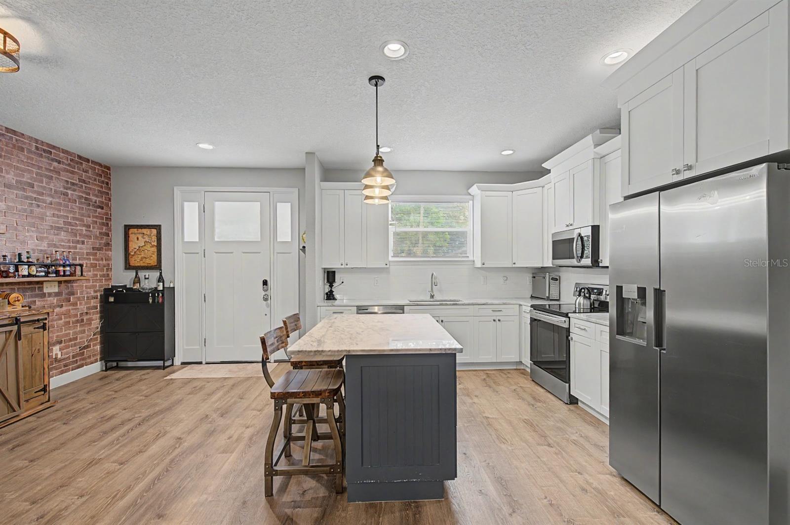 224 W EMILY ST — photo 19
