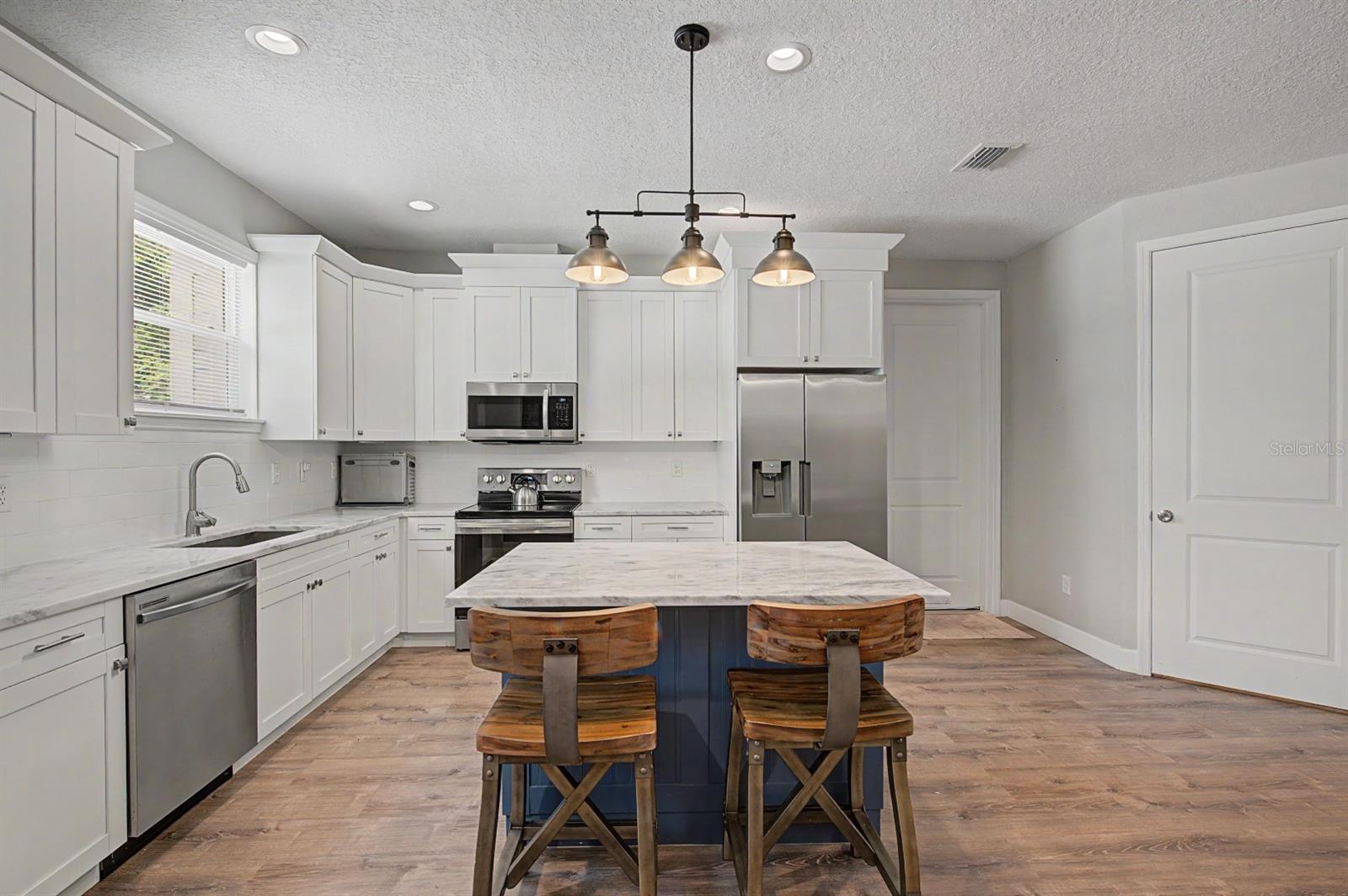 224 W EMILY ST — photo 16