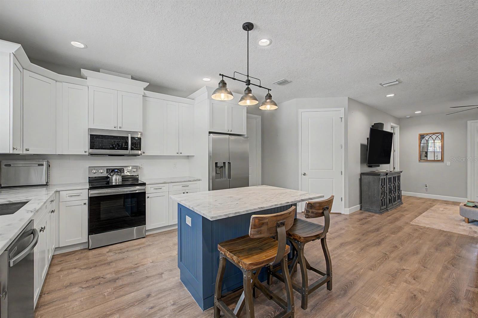 224 W EMILY ST — photo 15