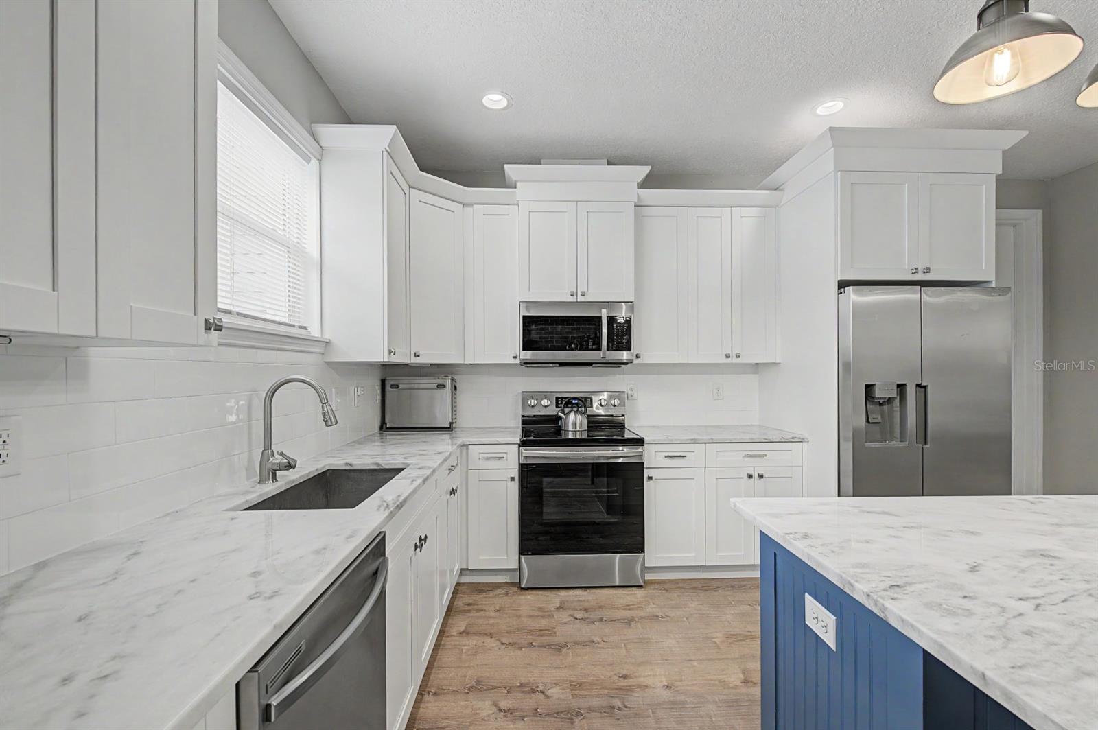 224 W EMILY ST — photo 21
