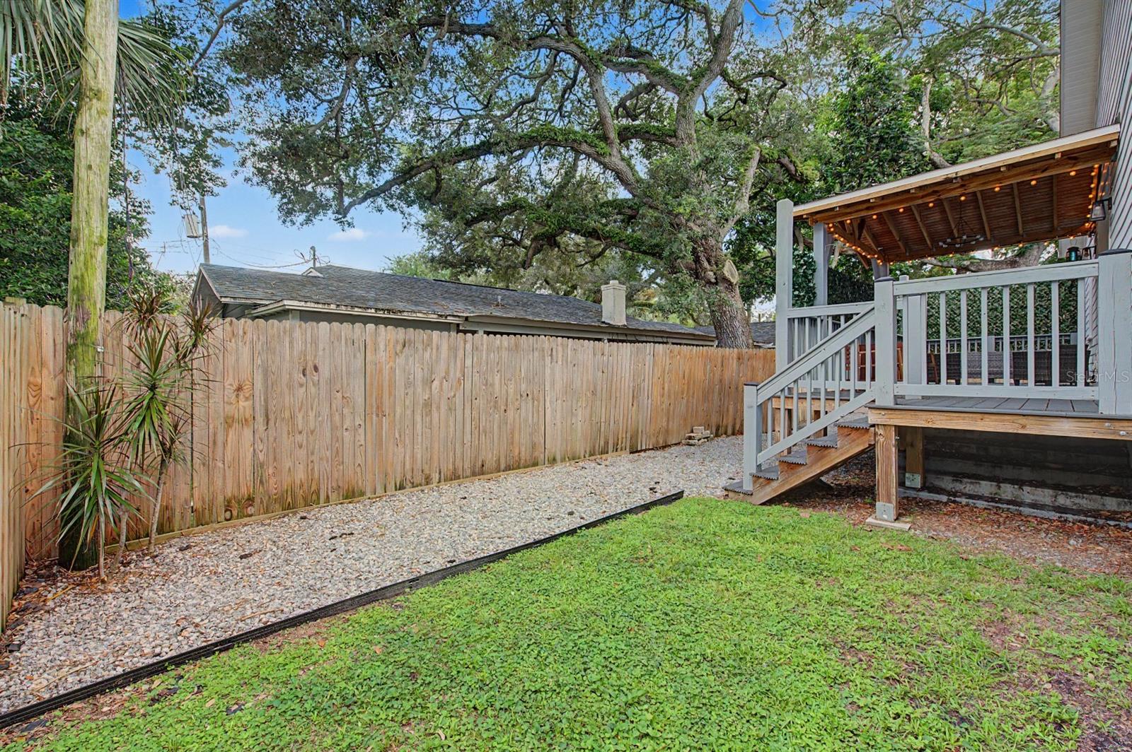 224 W EMILY ST — photo 31