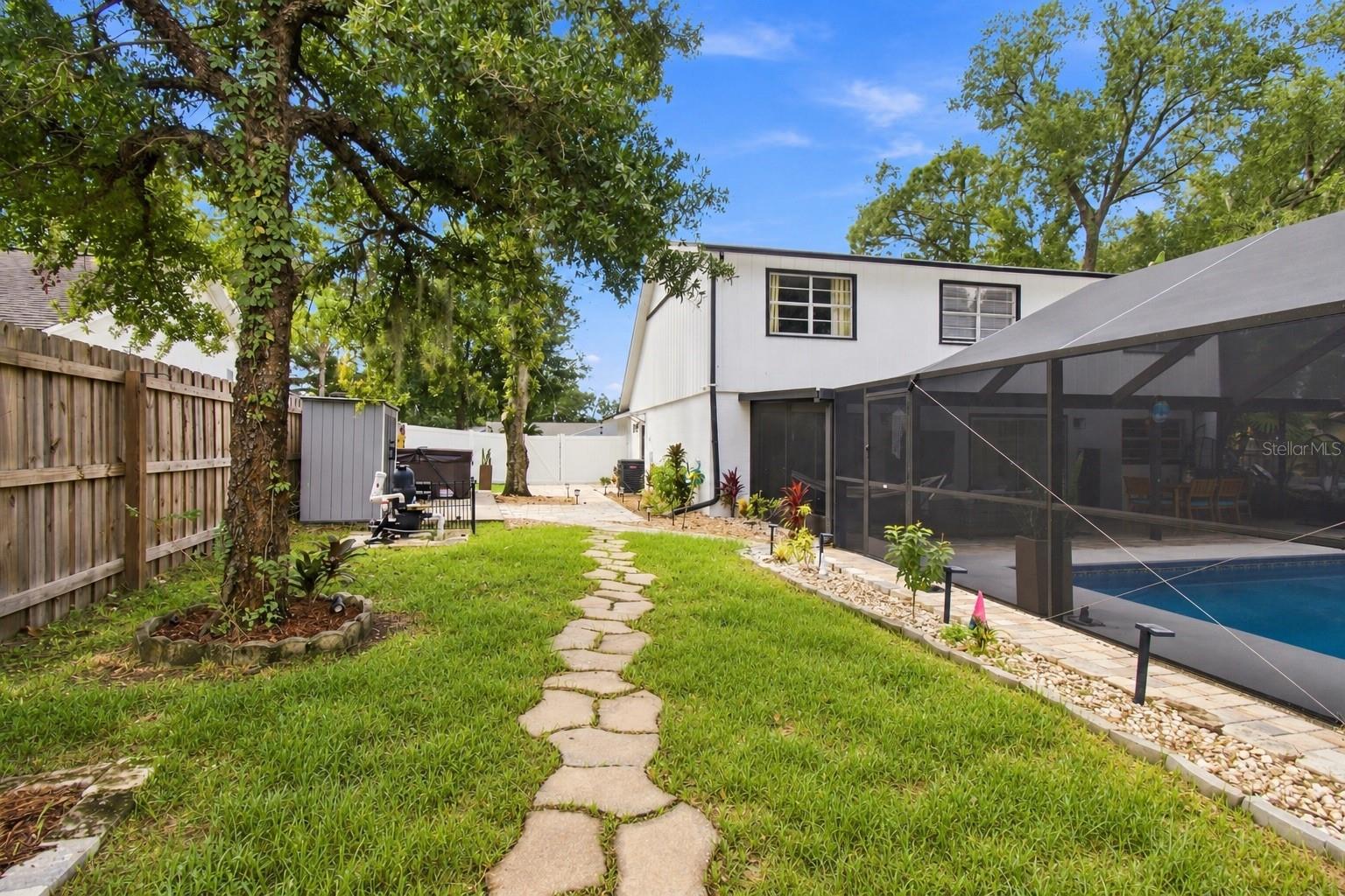 626 FOREST HILLS DR — photo 33