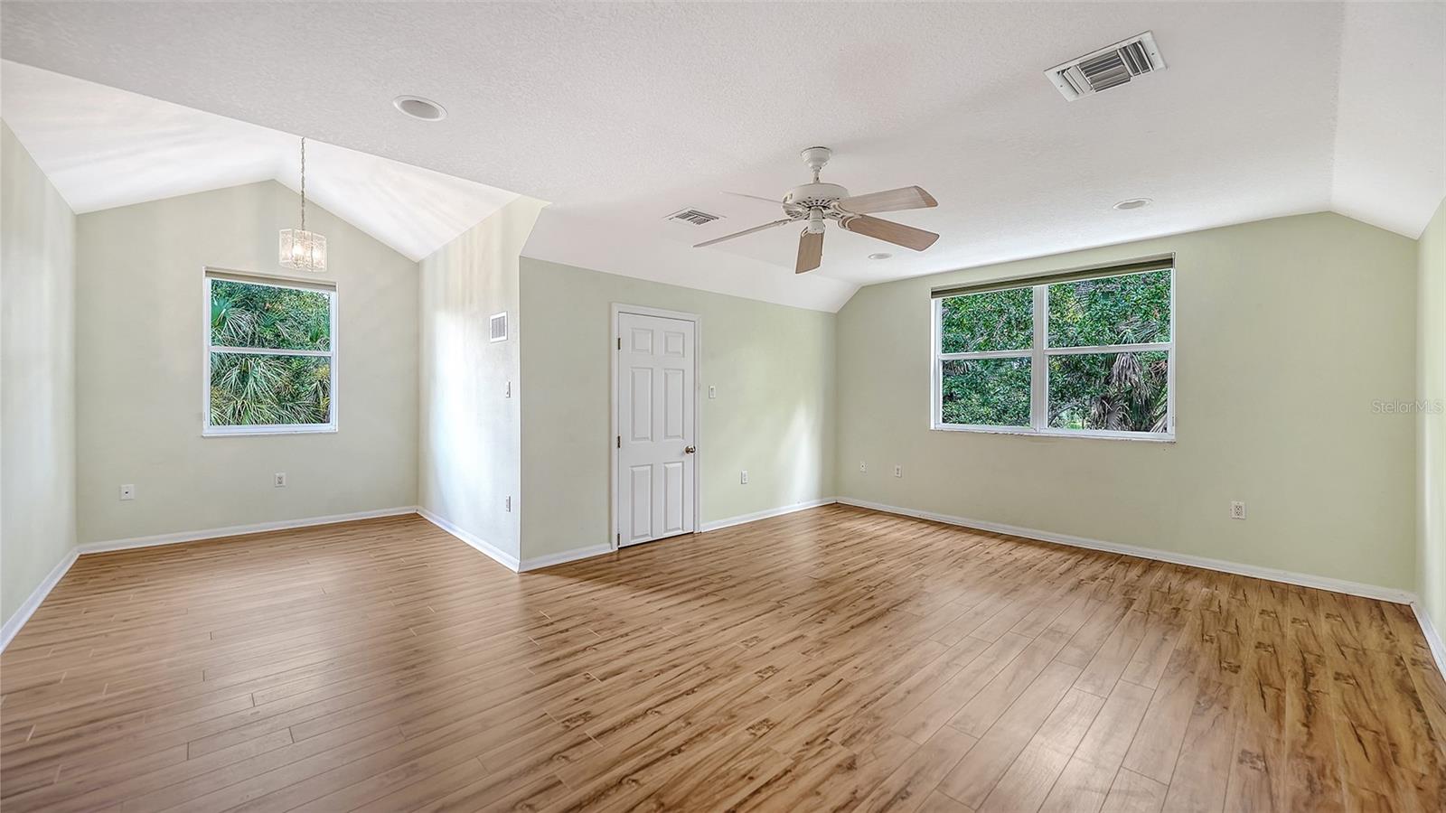 2046 CORDES ST — photo 17