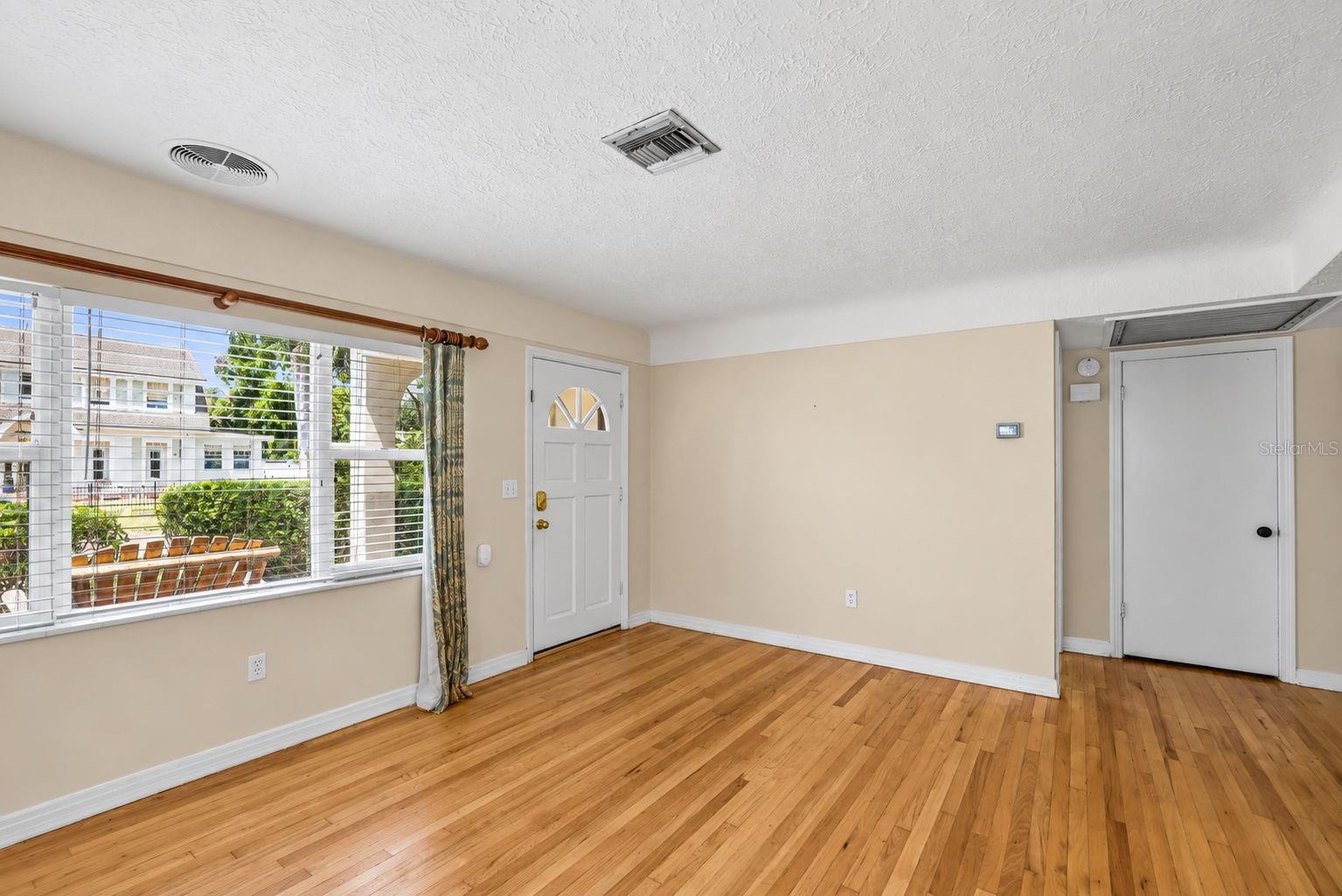 206 17TH AVE NE — photo 7