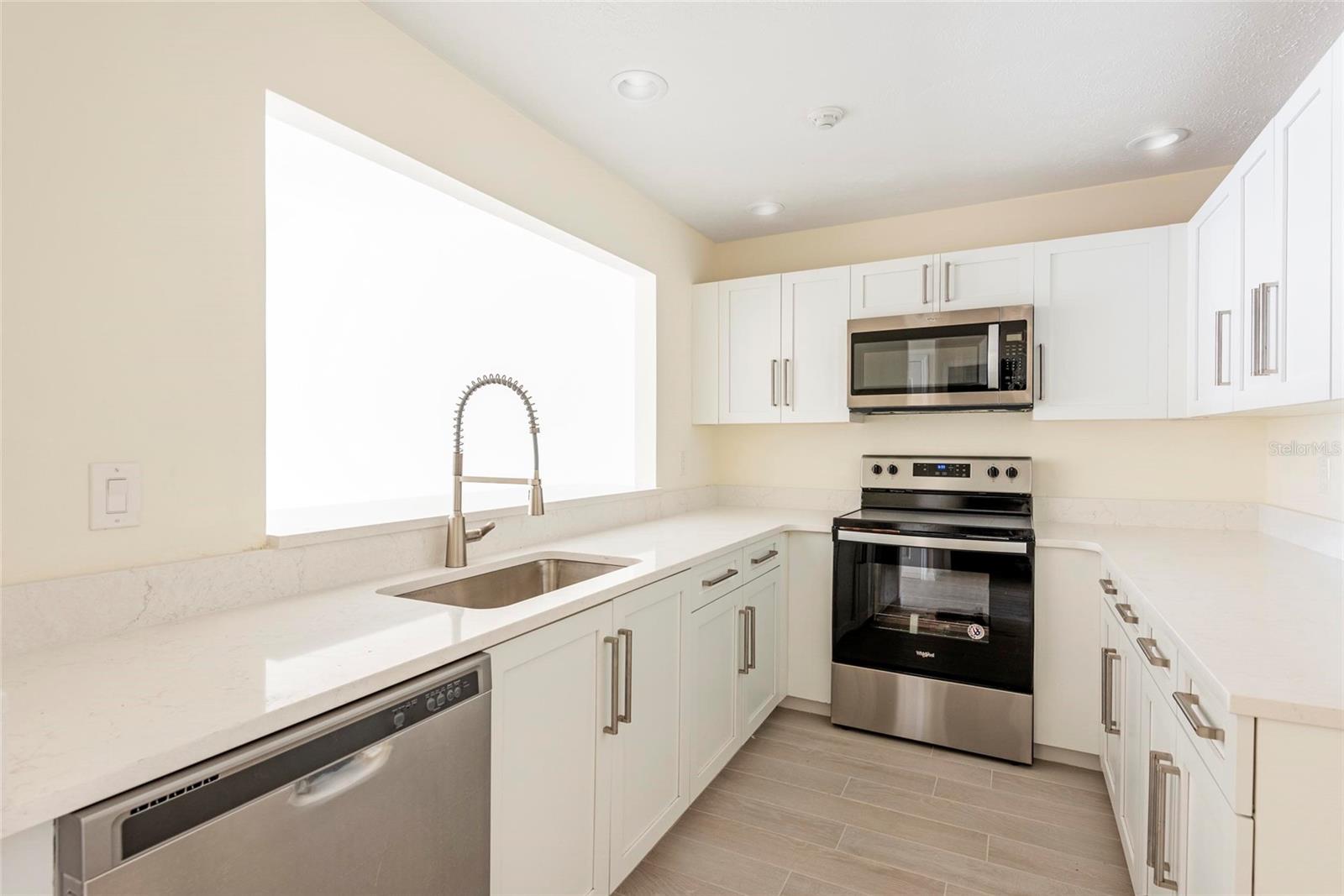 870 HUDSON AVE #870 — photo 15