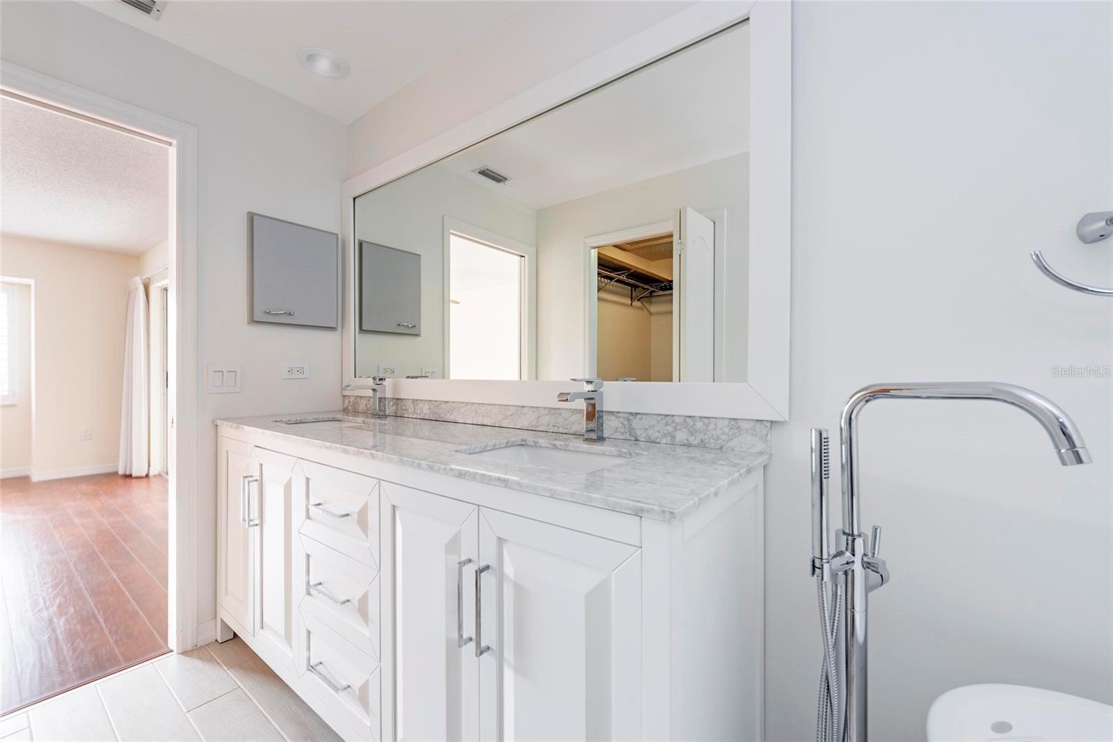 870 HUDSON AVE #870 — photo 9