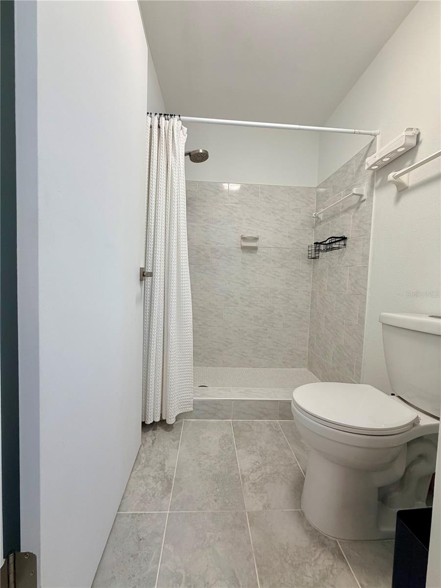 6015 LAKETREE LN #E — photo 16