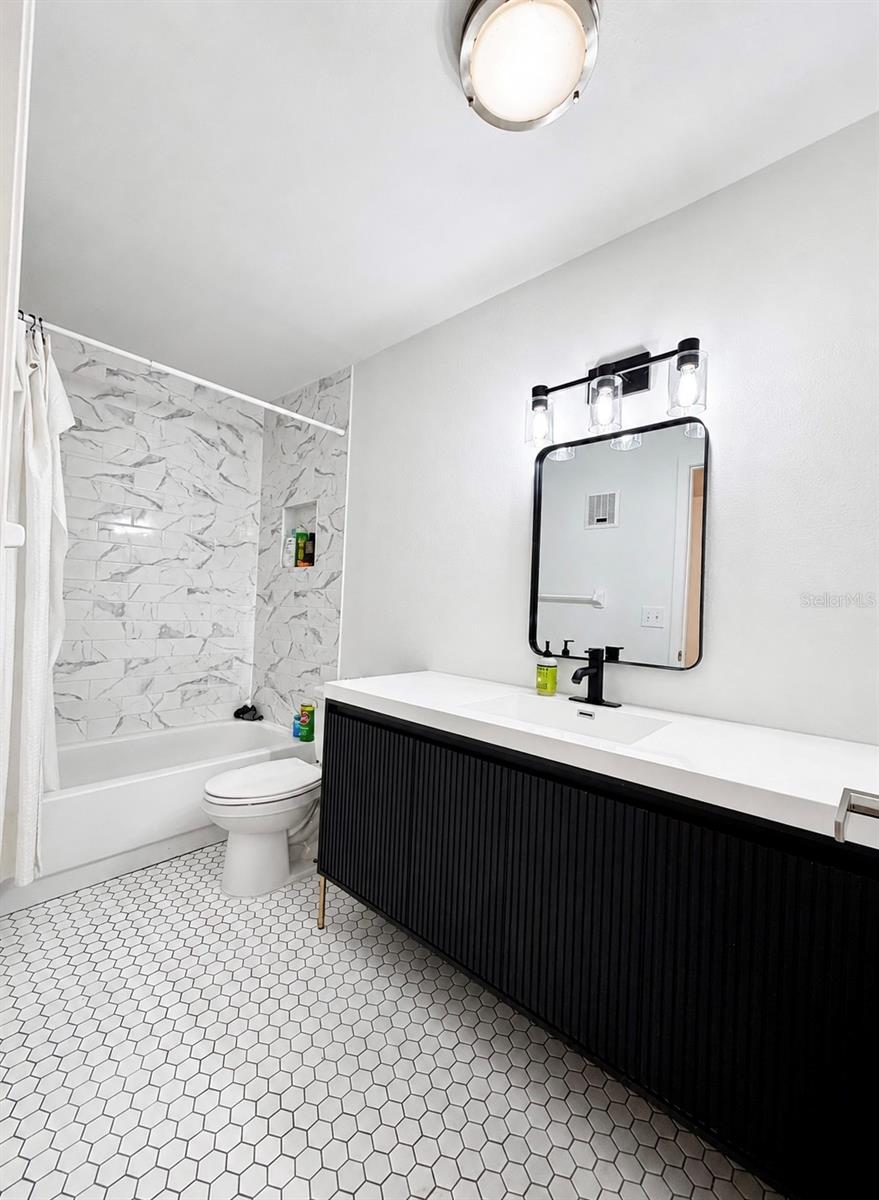 6015 LAKETREE LN #E — photo 11