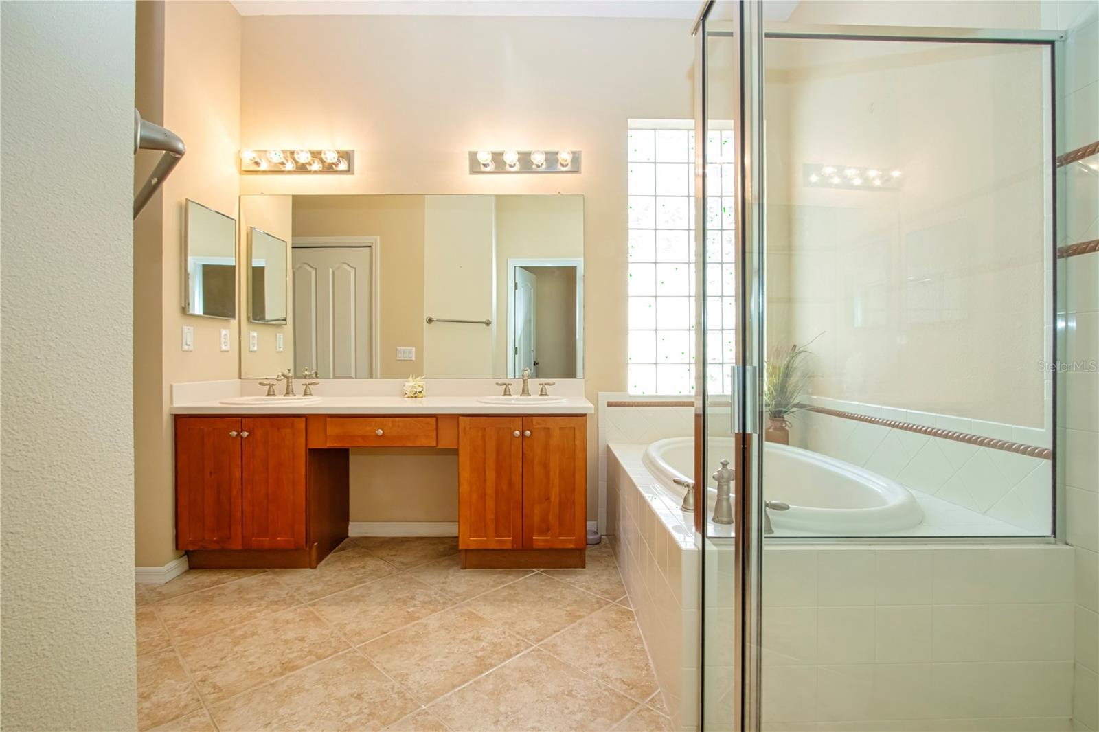 446 NOBLE FAIRE DR — photo 12