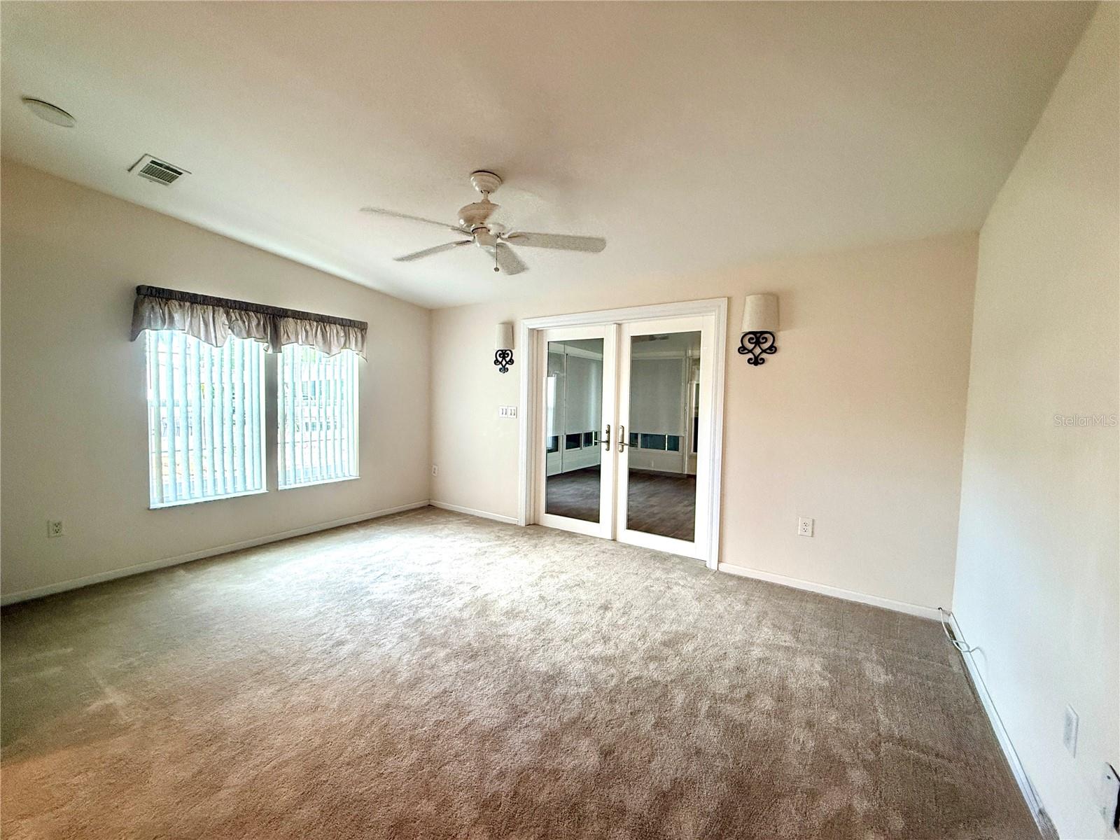 225 S PORT ROYAL LN — photo 6