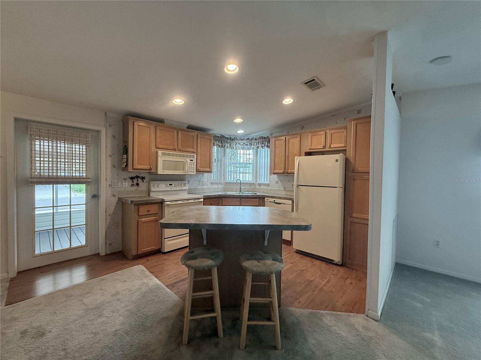 225 S PORT ROYAL LN — photo 5