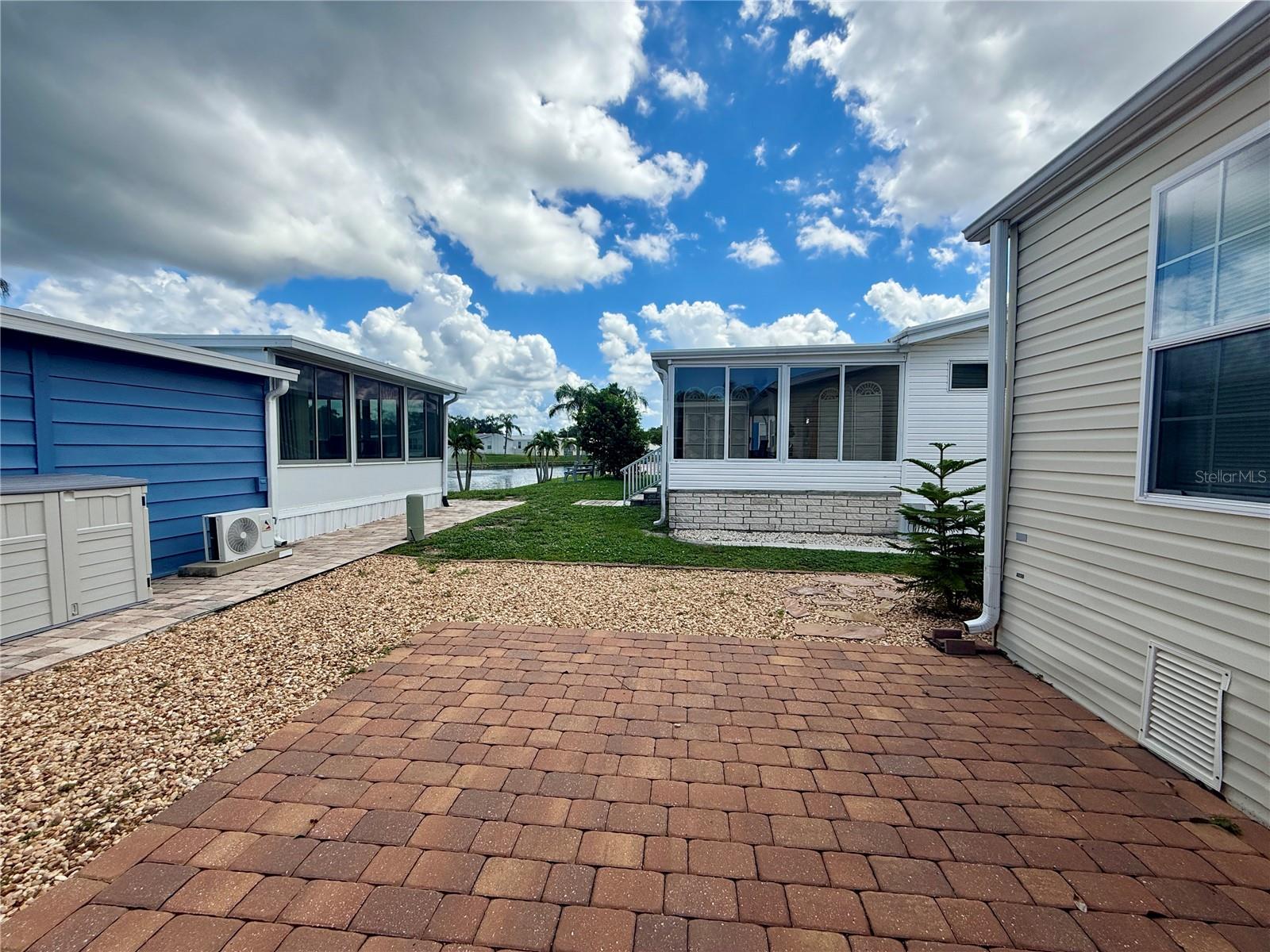 225 S PORT ROYAL LN — photo 18