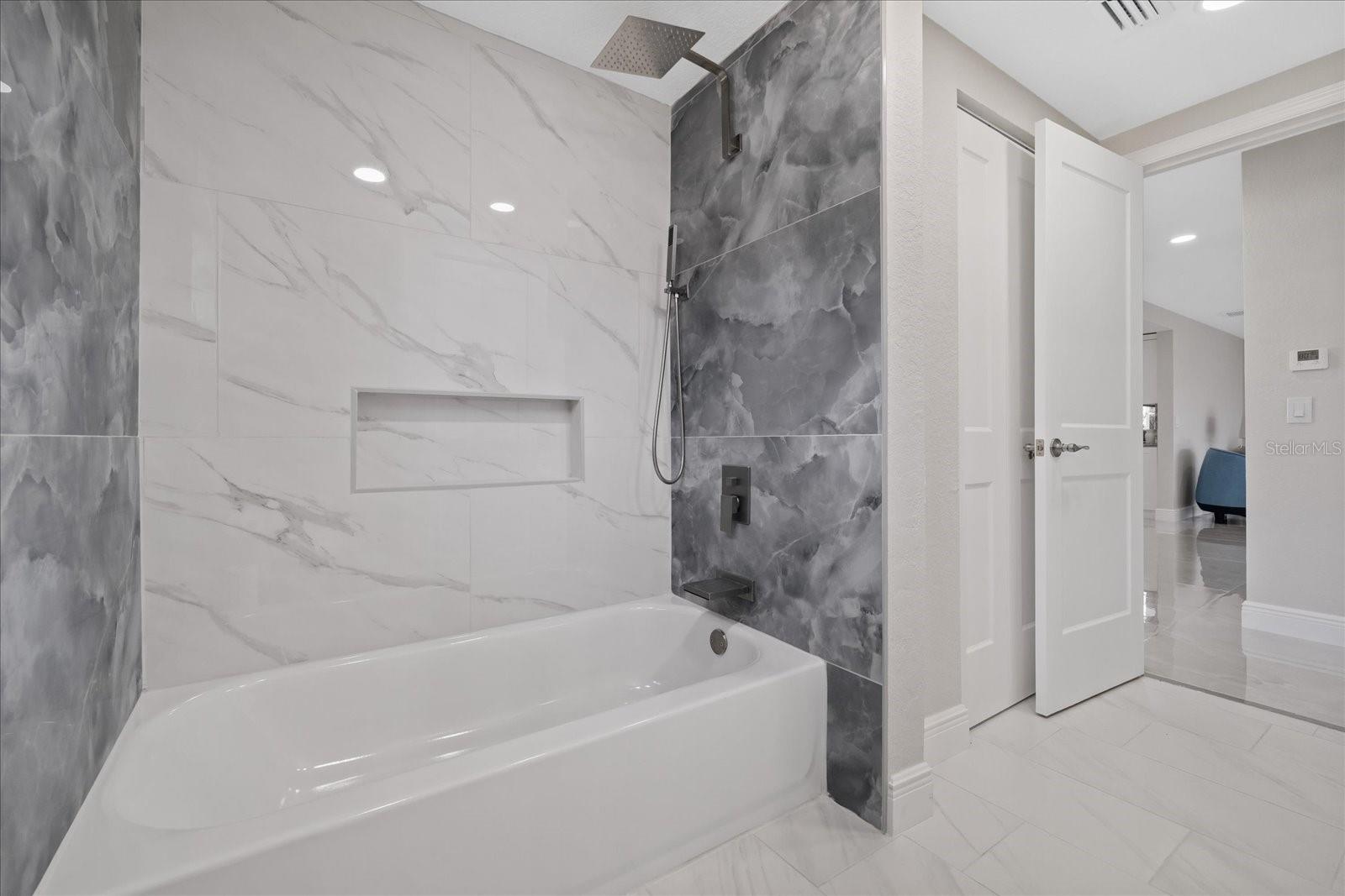 3961 HEADSAIL DR — photo 36