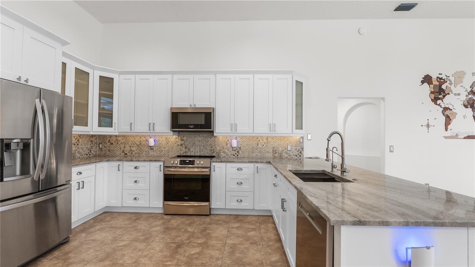 5924 CHERRY OAK DR — photo 2