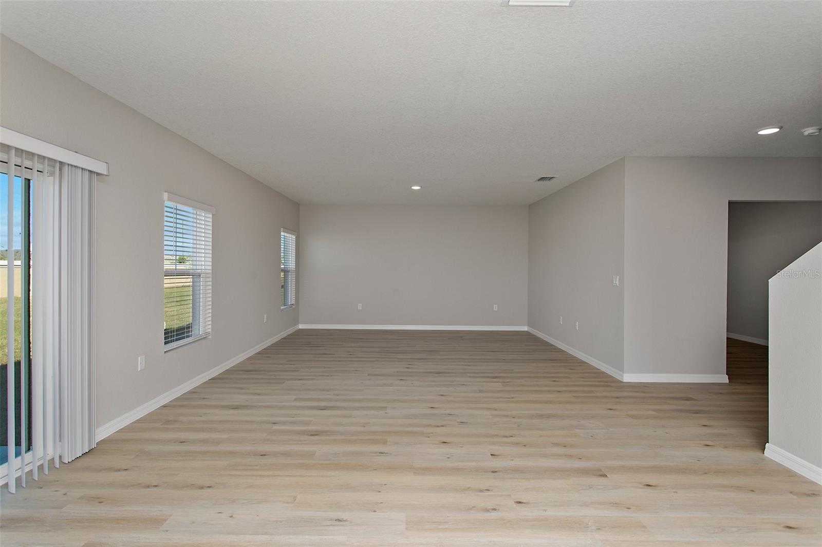 36675 THORNHEDGE DR — photo 13