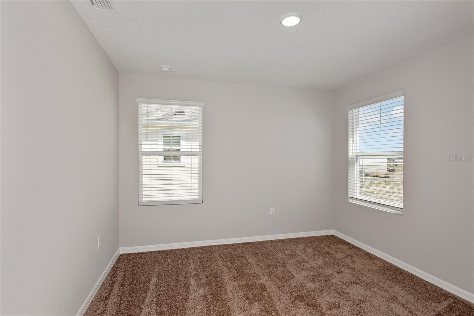 36675 THORNHEDGE DR — photo 16