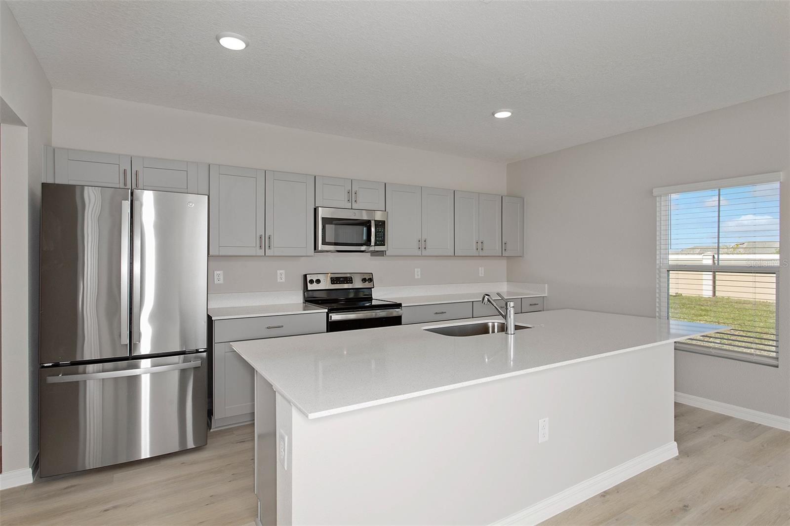 36675 THORNHEDGE DR — photo 2