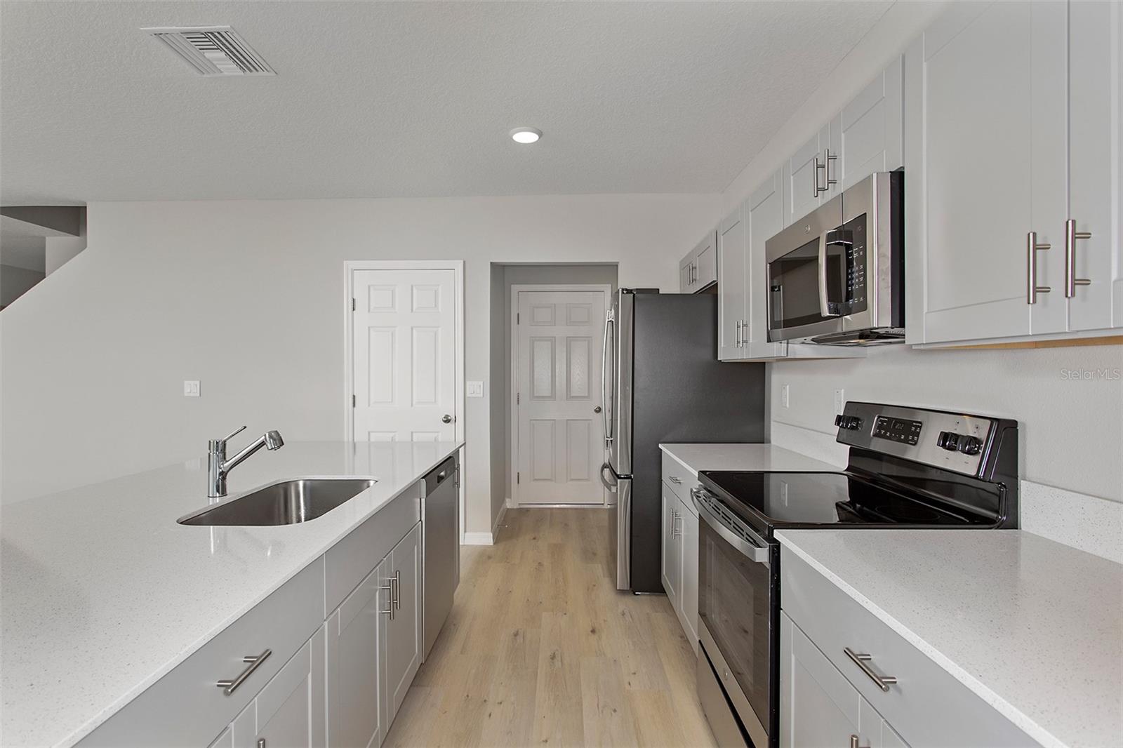 36675 THORNHEDGE DR — photo 10
