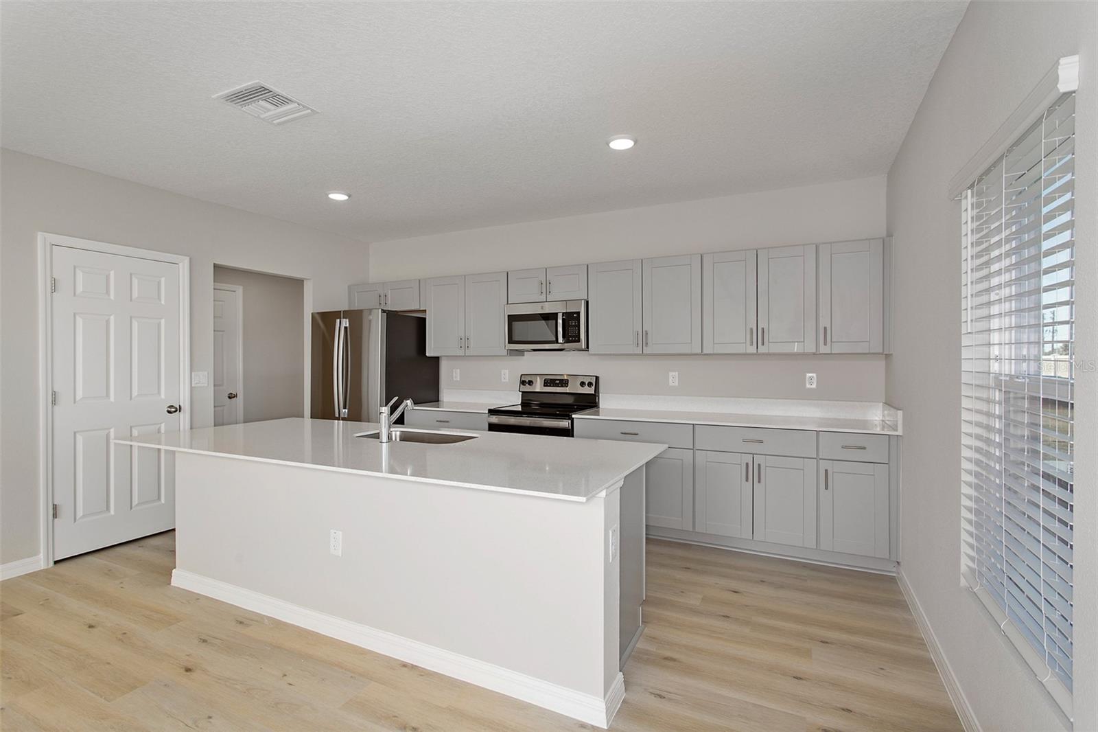 36675 THORNHEDGE DR — photo 8